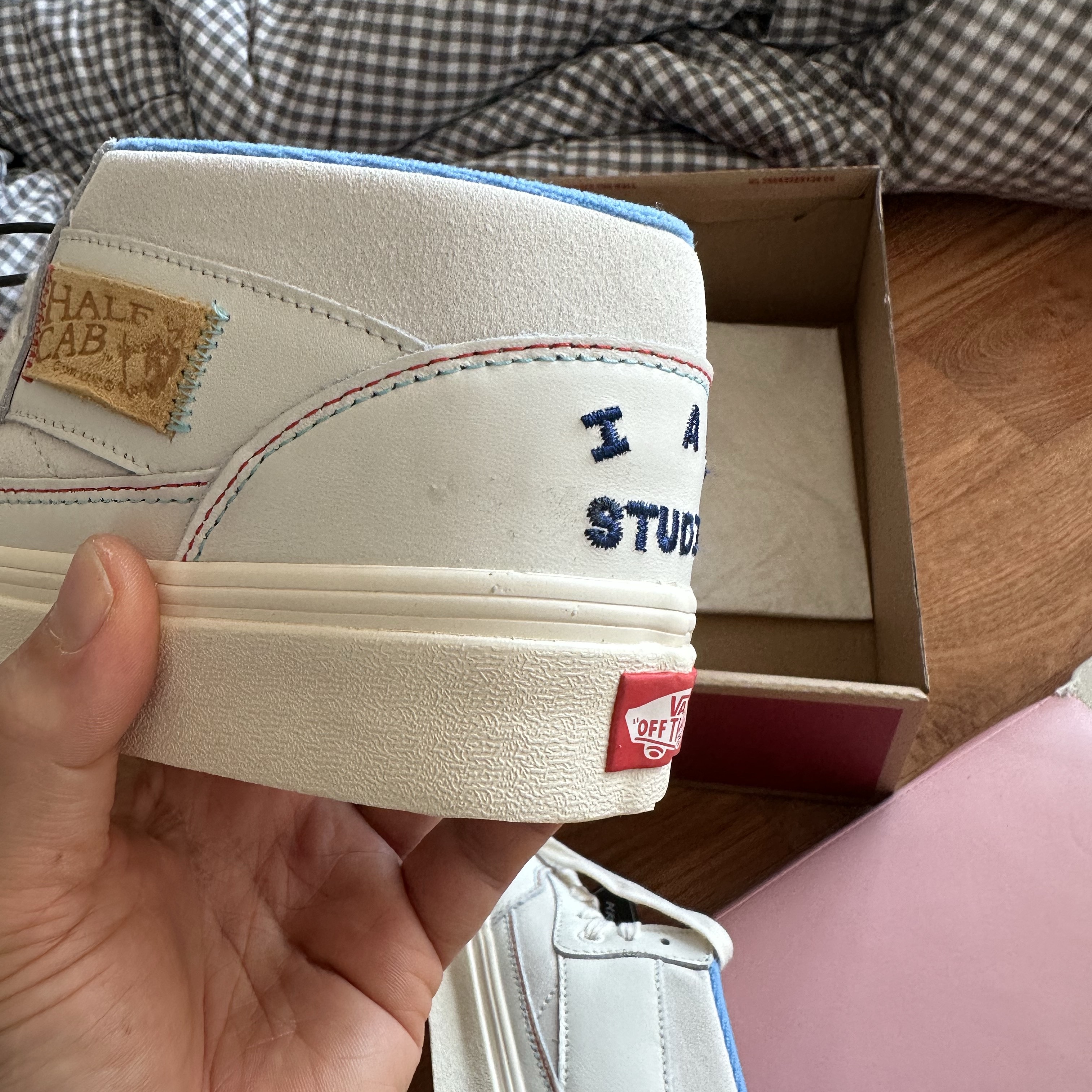 Vans x IAB Studio Half Cab Marshmallow Antique White 착용 스타일