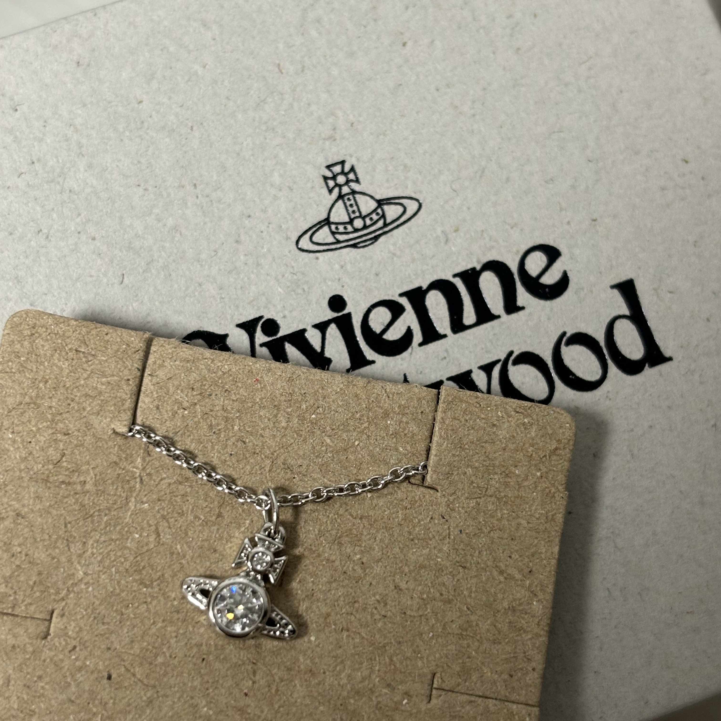 Vivienne Westwood London Orb Pendant Silver 착용 스타일 - 1