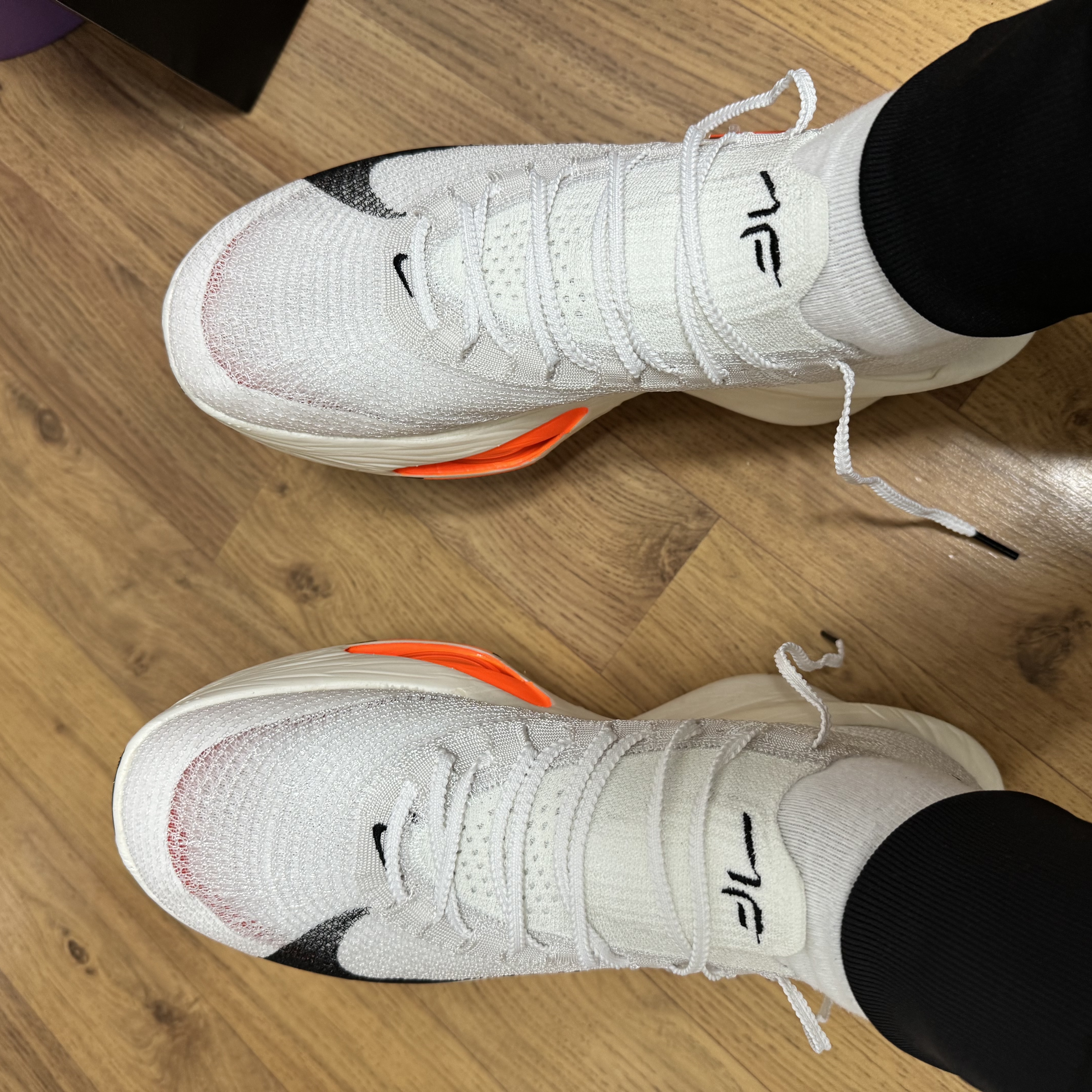 Nike Air Zoom Alphafly Next% 3 Proto White Total Orange 착용 스타일 - 1