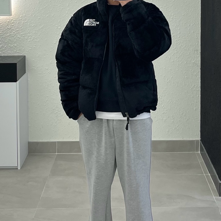 The North Face Versa Velour Nuptse Jacket Black 착용 스타일