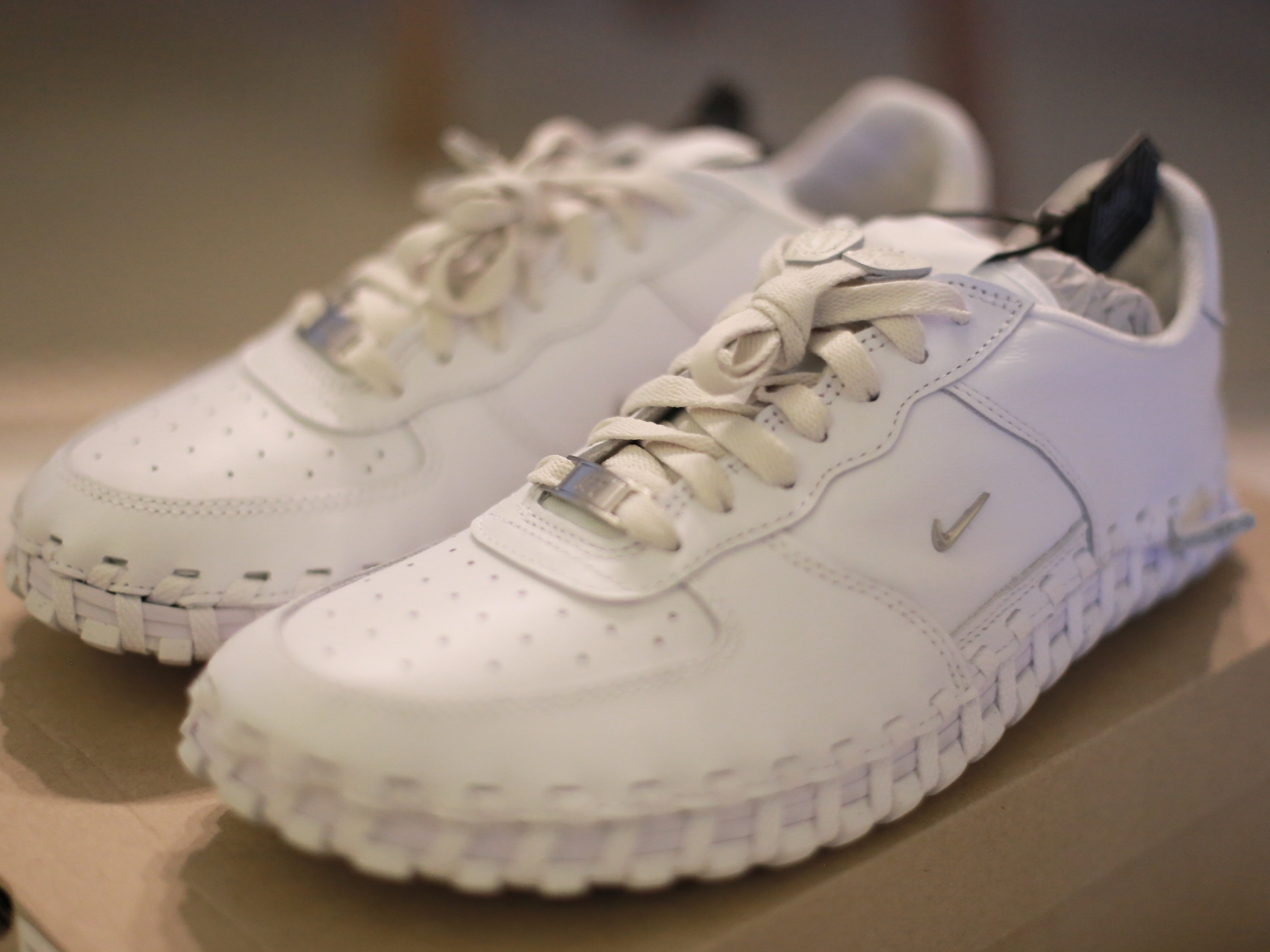 Nike x Jacquemus J Force 1 Low LX SP White 착용 스타일 - 3