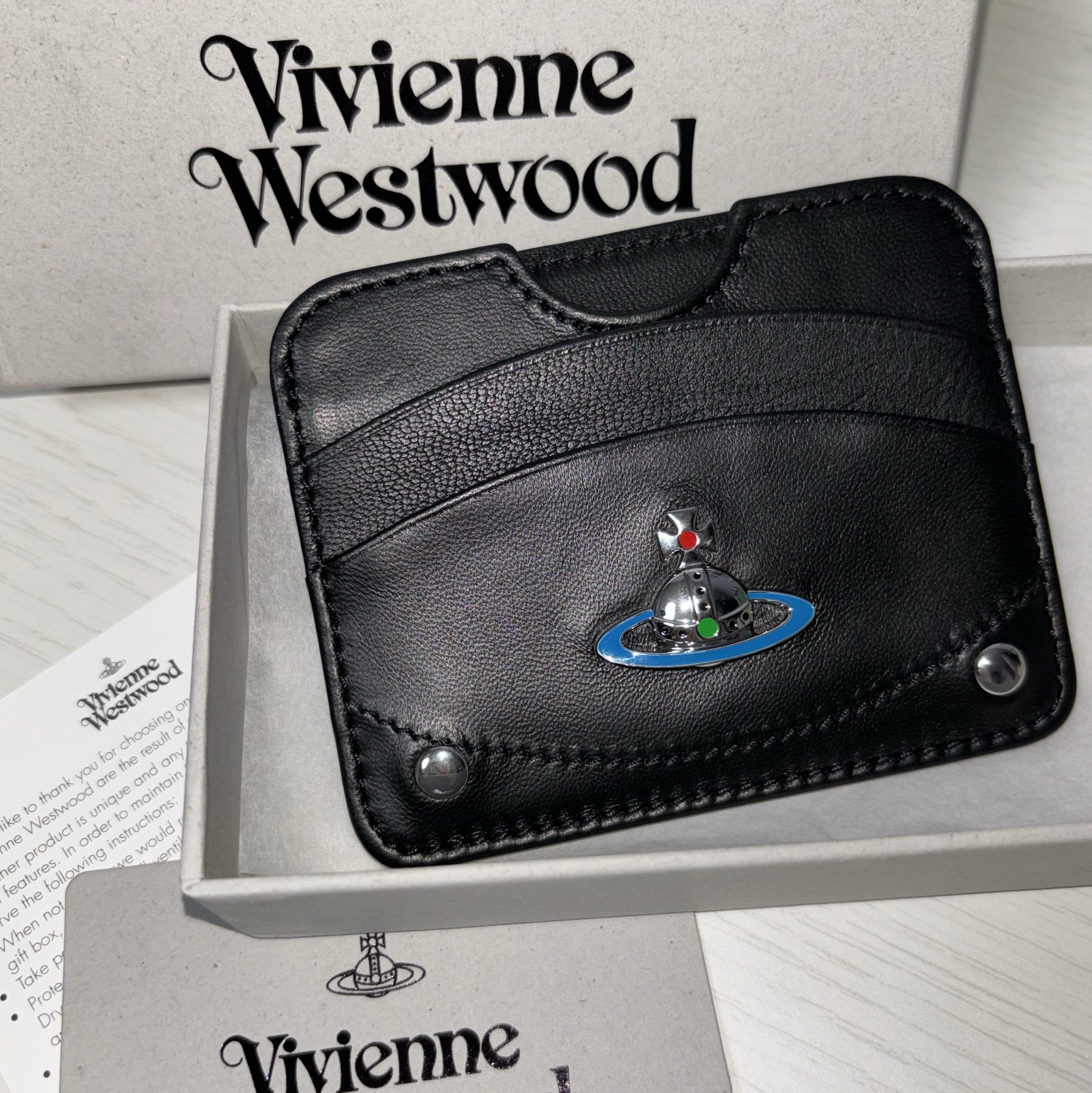 Vivienne Westwood Nappa Leather Half Moon Card Holder Black 착용 스타일 - 1