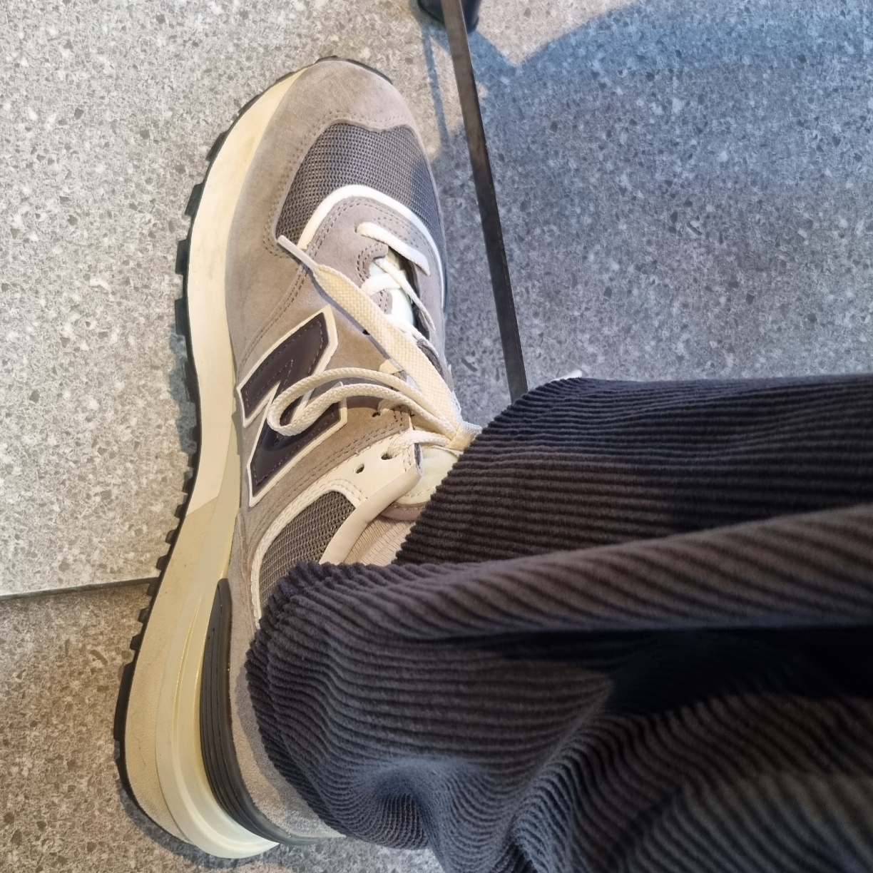 New Balance 574 Legacy Grey 착용 스타일