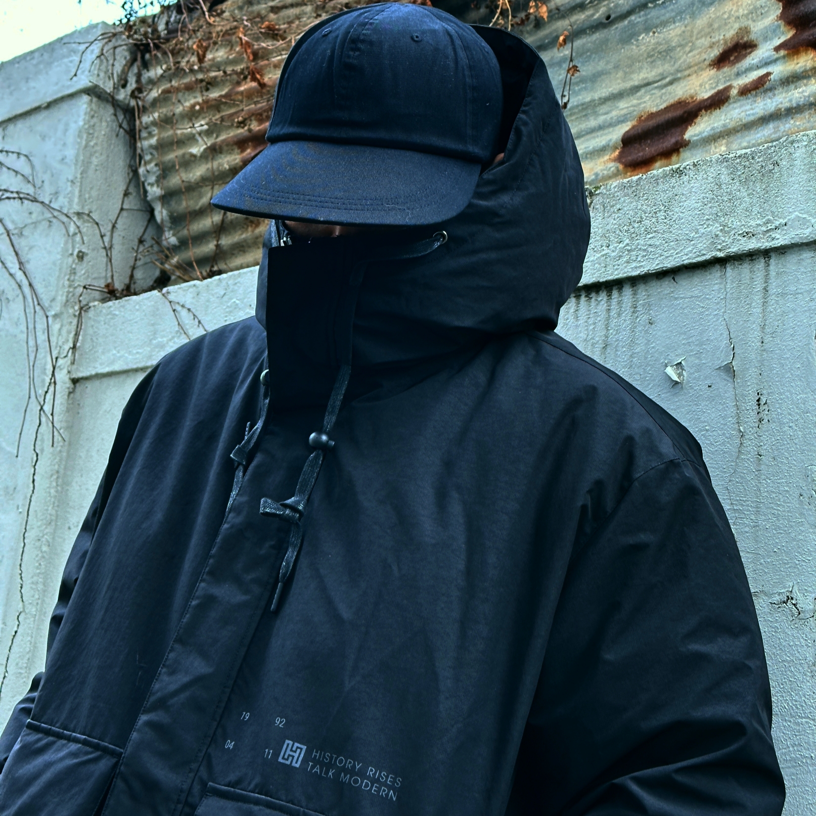 HRTM H112 Over-Sized Duck Down Jacket Black 착용 스타일 - 1