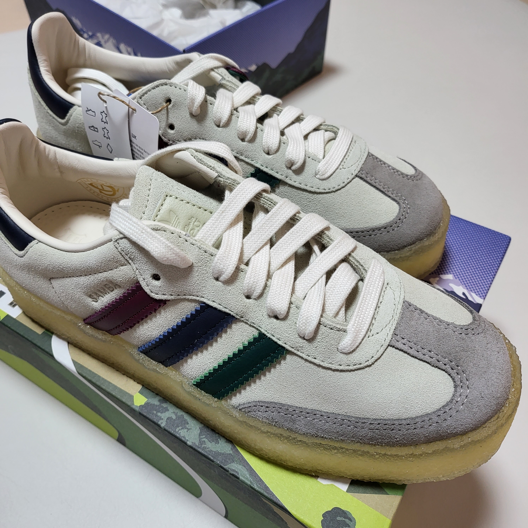 Adidas x Clarks x Ronnie Fieg 8th Street Samba Chalk White Collegiate Green 착용 스타일 - 3