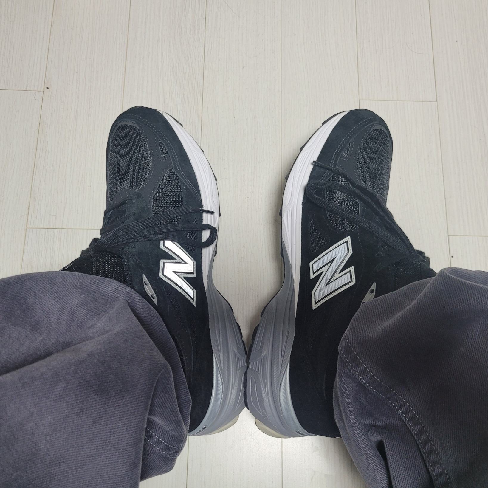 New Balance 990v3 Made in USA Black - D Standard 착용 스타일 - 3