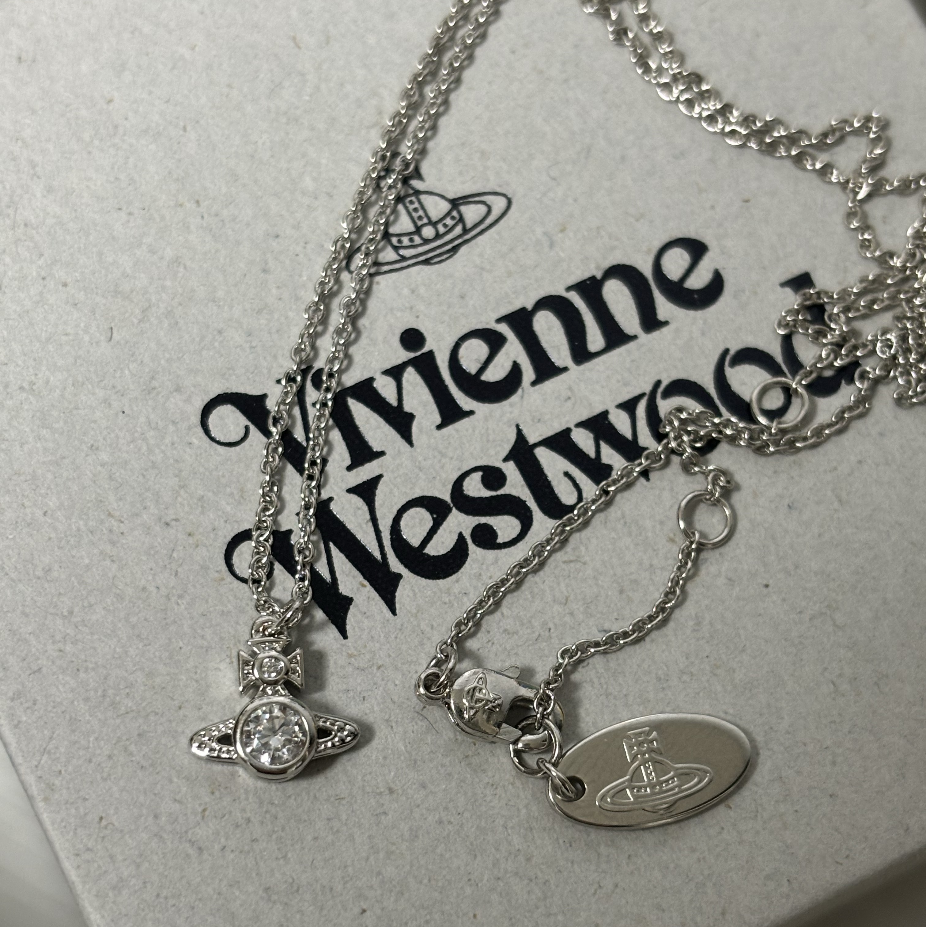 Vivienne Westwood London Orb Pendant Silver 착용 스타일 - 2