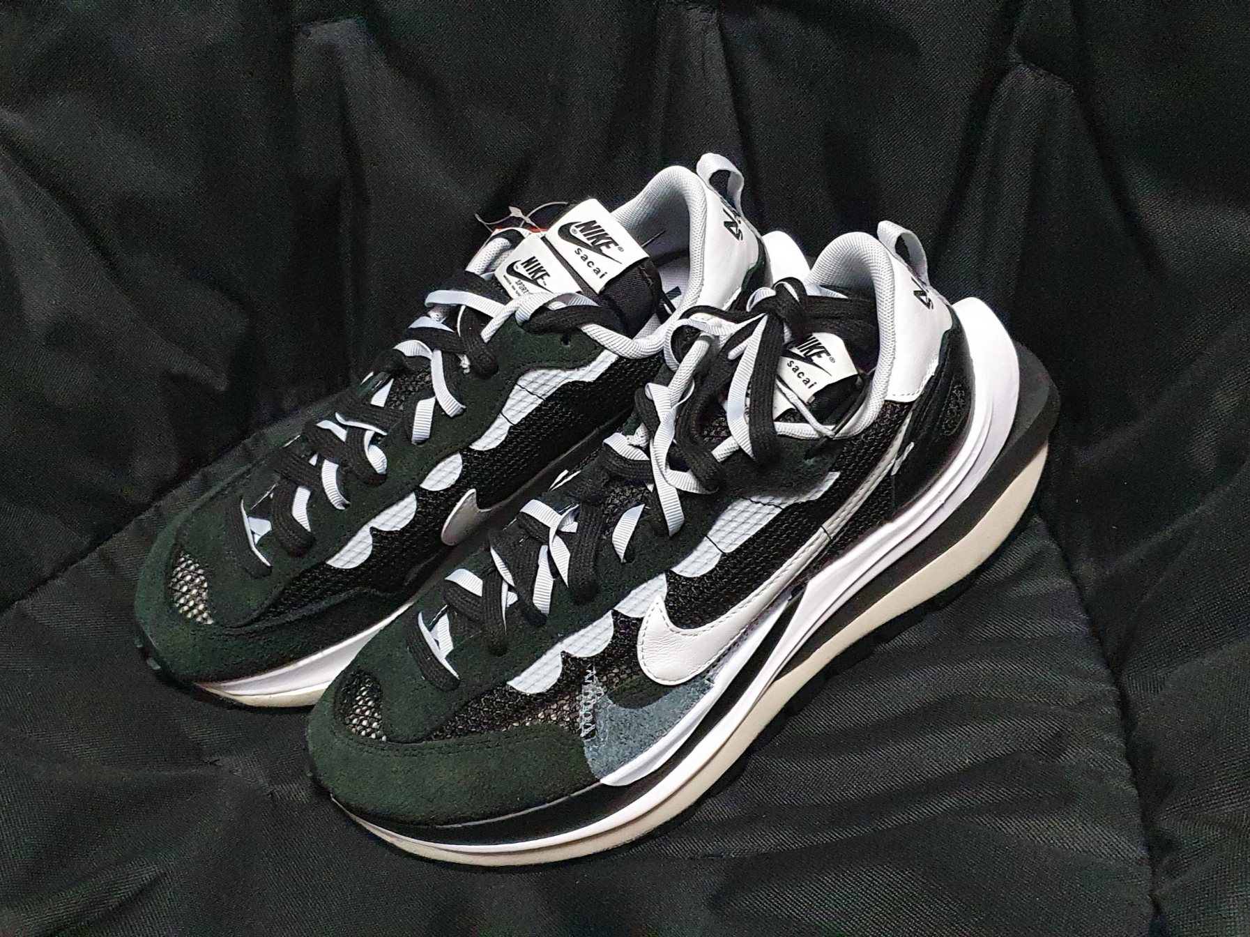 Nike x Sacai VaporWaffle Black White 착용 스타일 - 2
