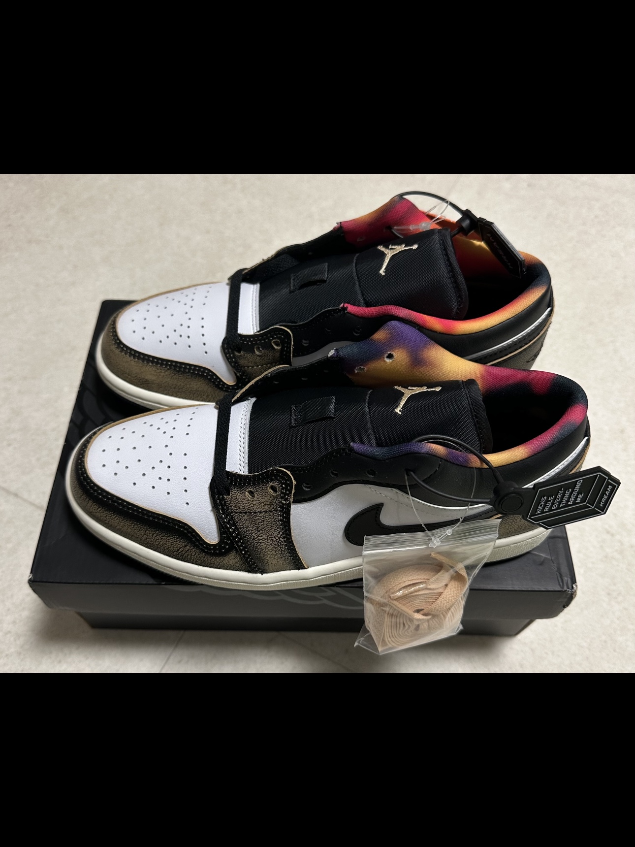 Jordan 1 Low SE Black White Onyx 착용 스타일 - 2