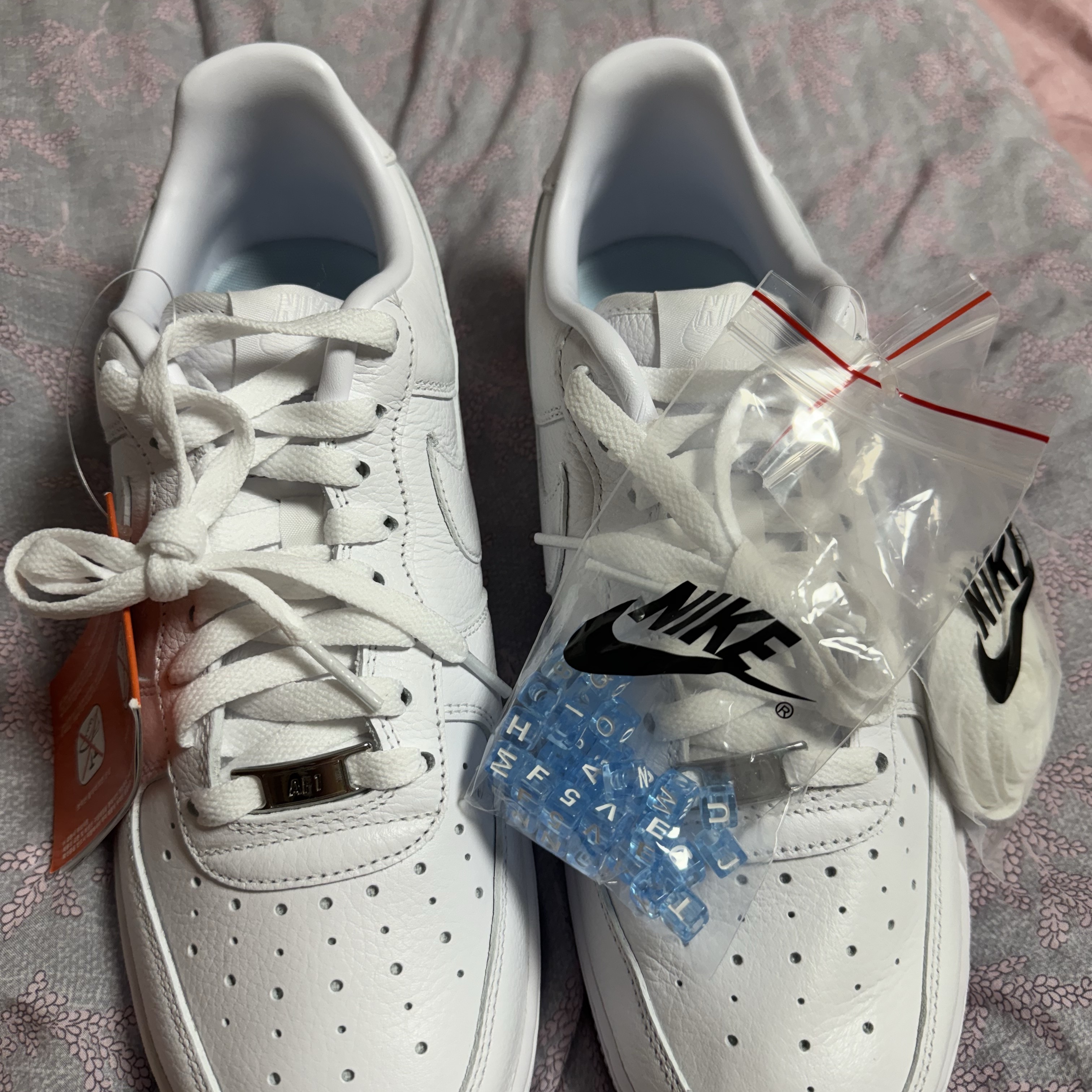 Nike x Drake Nocta Air Force 1 Low SP Certified Lover Boy White 착용 스타일 - 3