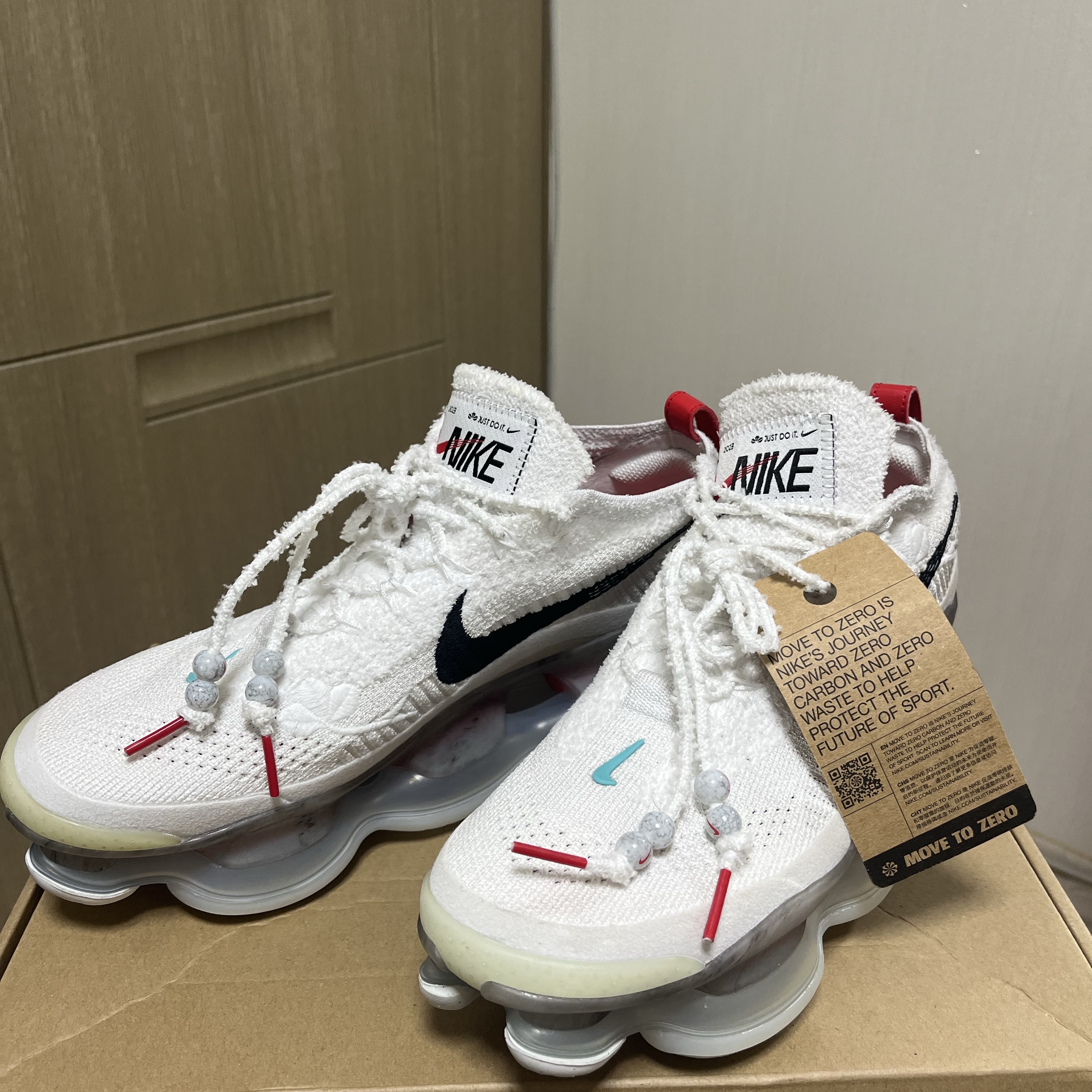 Nike Air Max Scorpion Flyknit Summit White 착용 스타일