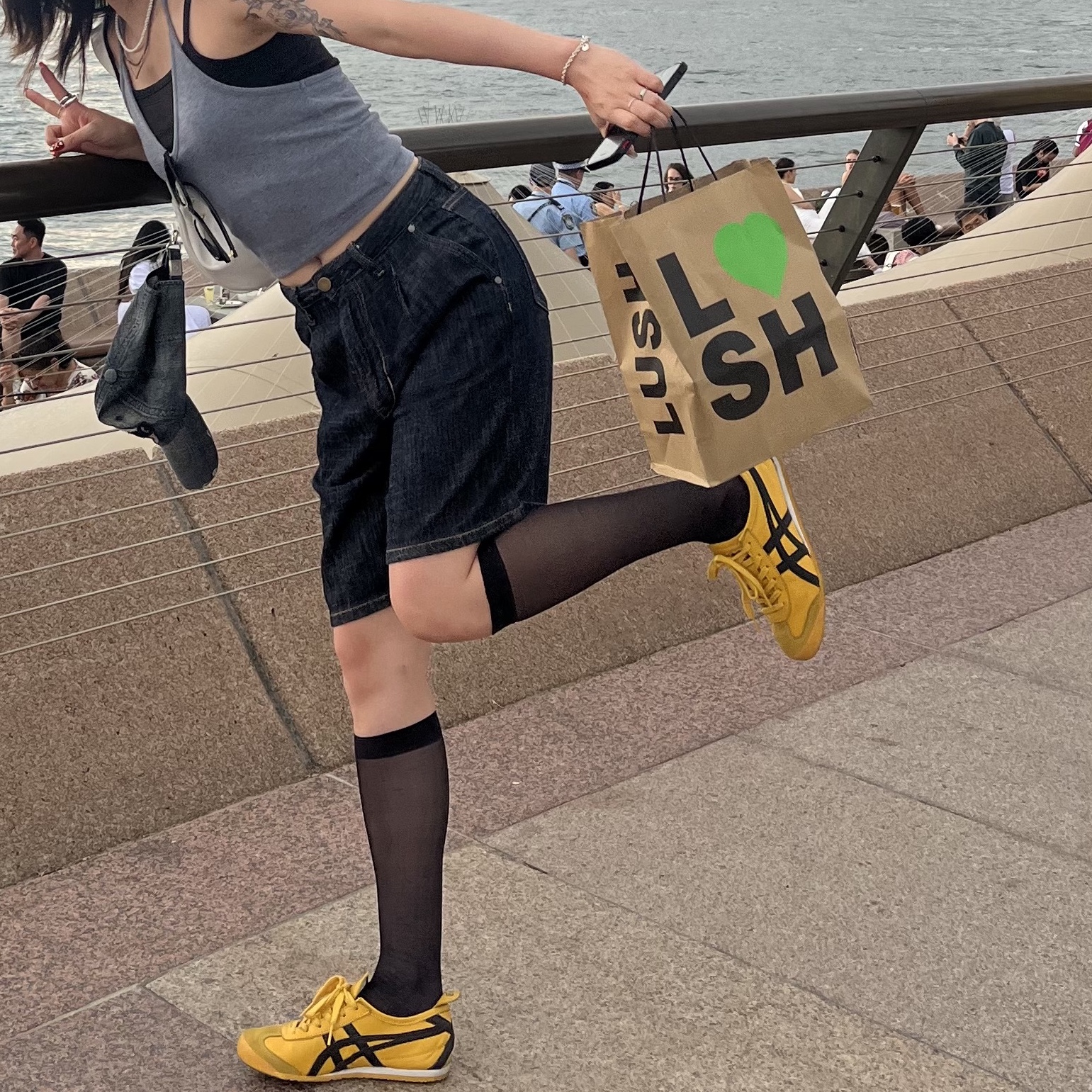 Onitsuka Tiger Mexico 66 Yellow Black 착용 스타일 - 3