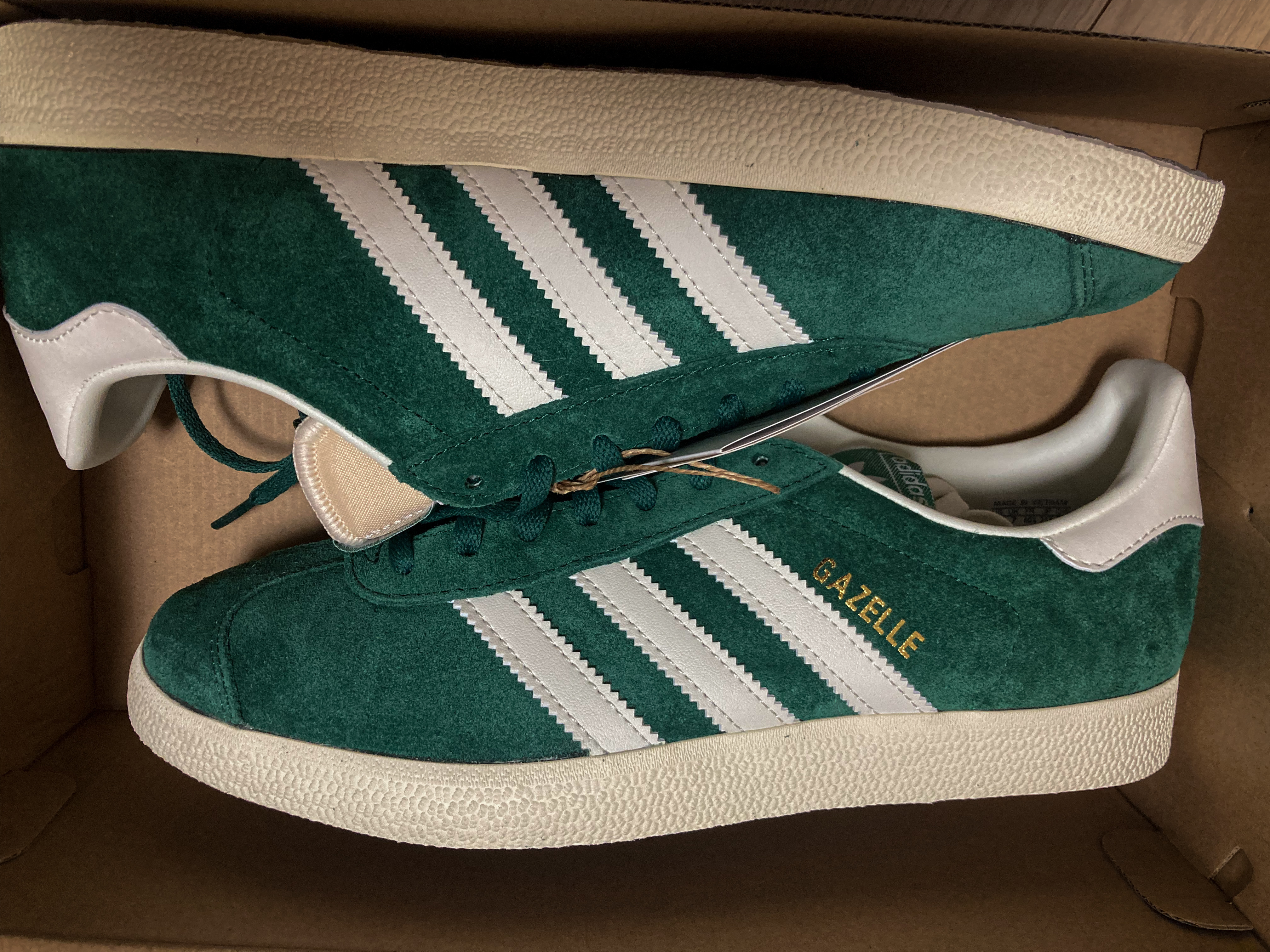 Adidas Gazelle Dark Green Cream White 착용 스타일 - 1