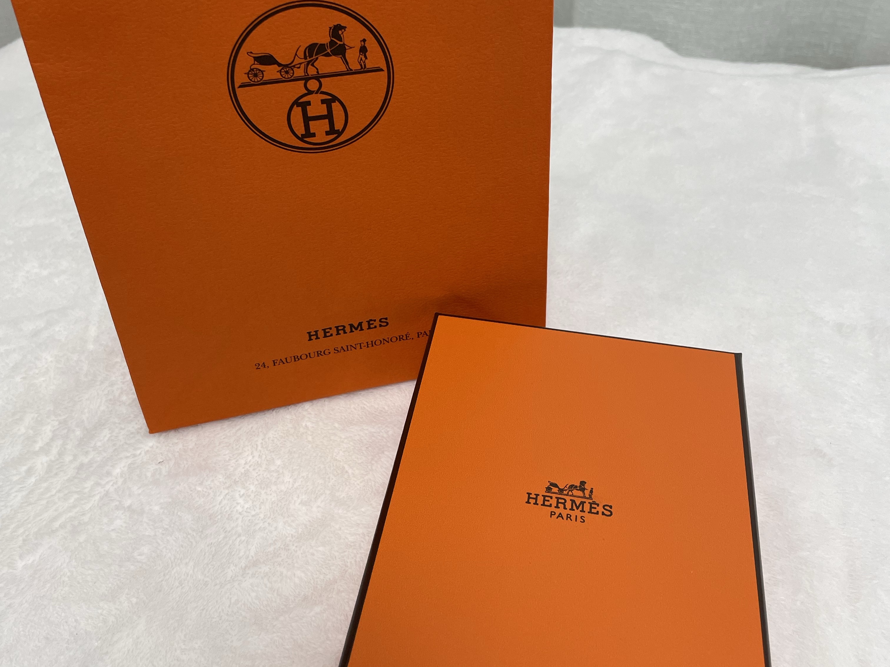 (W) Hermes Mini Pop H Pendant Rose Gold & Rose Dragee 착용 스타일 - 3