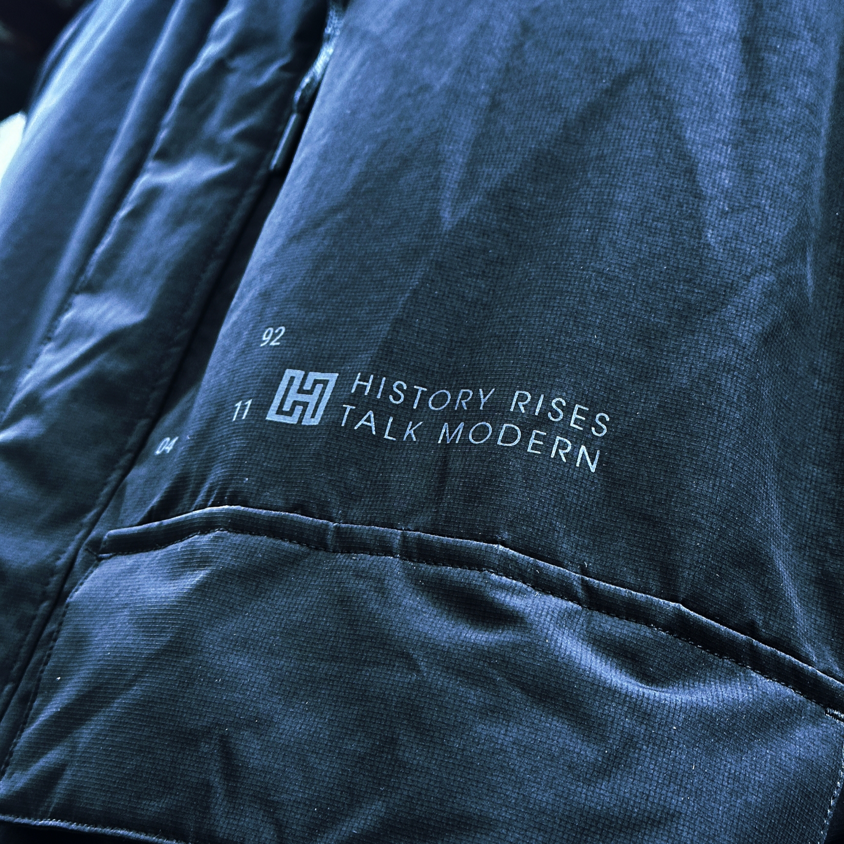 HRTM H112 Over-Sized Duck Down Jacket Black 착용 스타일 - 2