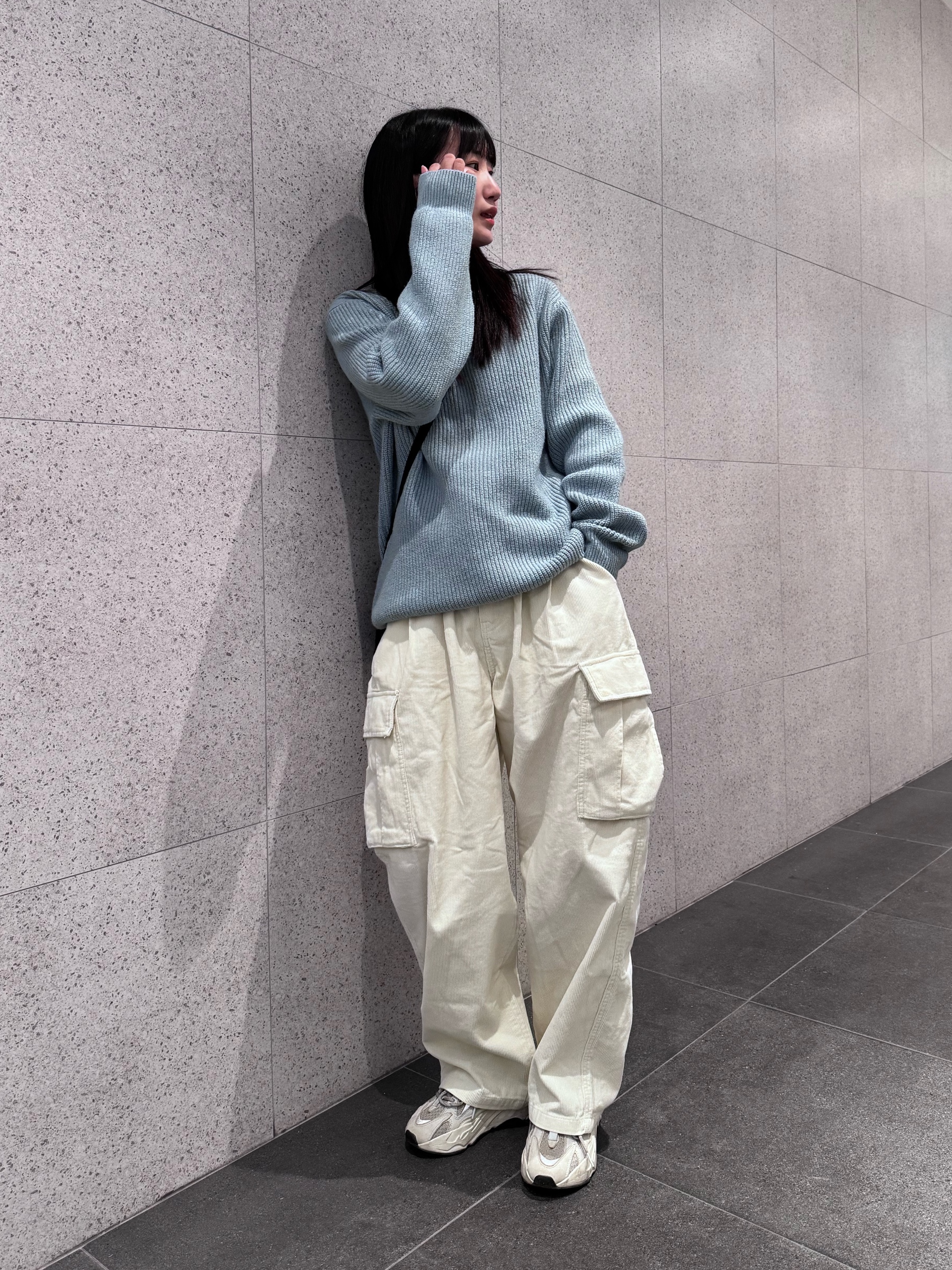 Adidas Yeezy Boost 700 V2 Static 2022 착용 스타일 - 1