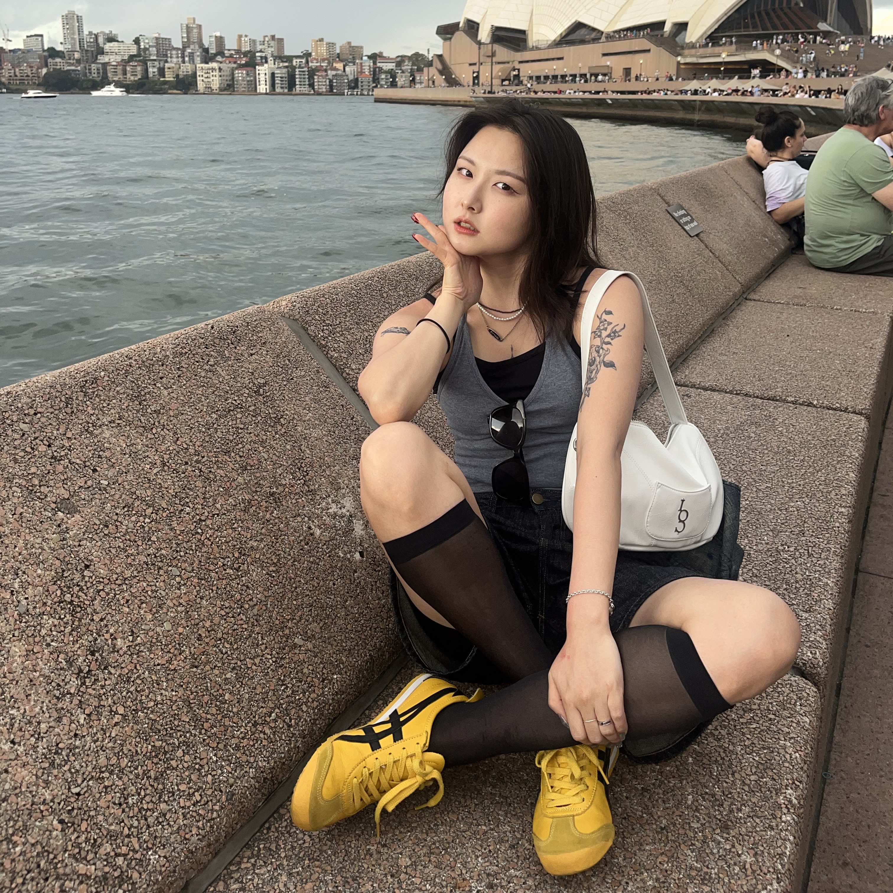 Onitsuka Tiger Mexico 66 Yellow Black 착용 스타일 - 2