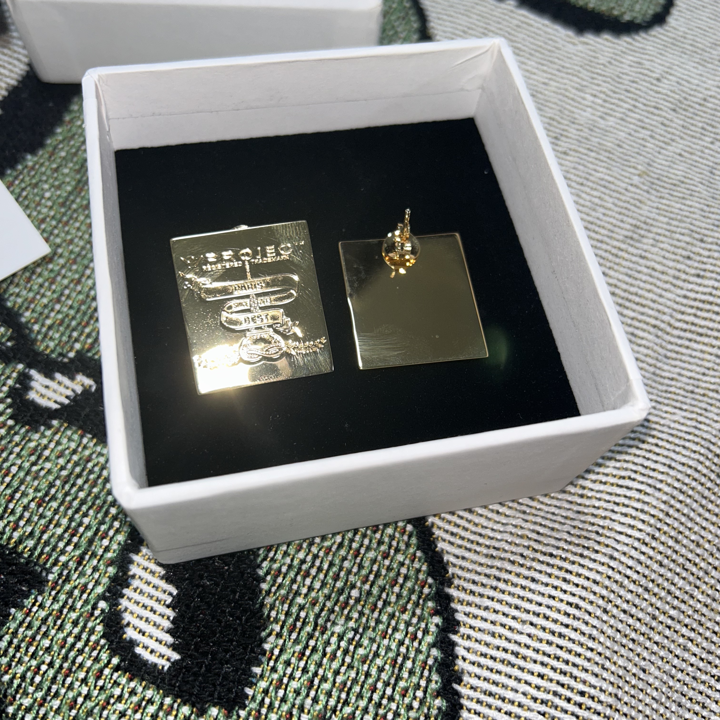 Y/Project Mini Paris Best Earrings Gold - 23SS 착용 스타일 - 5