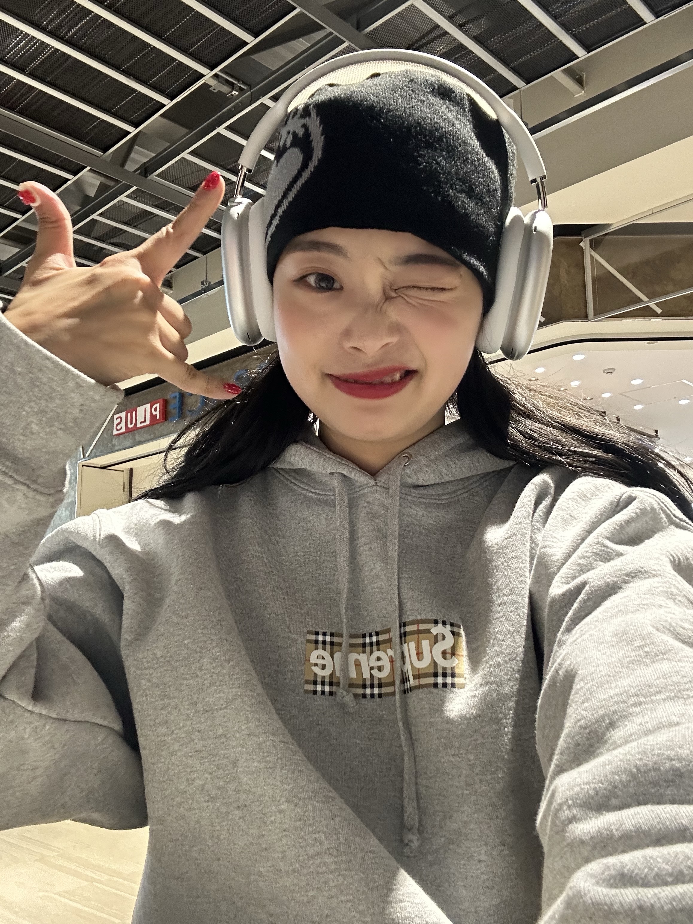 (W) UGG Classic Ultra Mini Platform Mustard Seed, Apple AirPods Max Lightning Silver (Korean Ver.) 착용 스타일 - 6