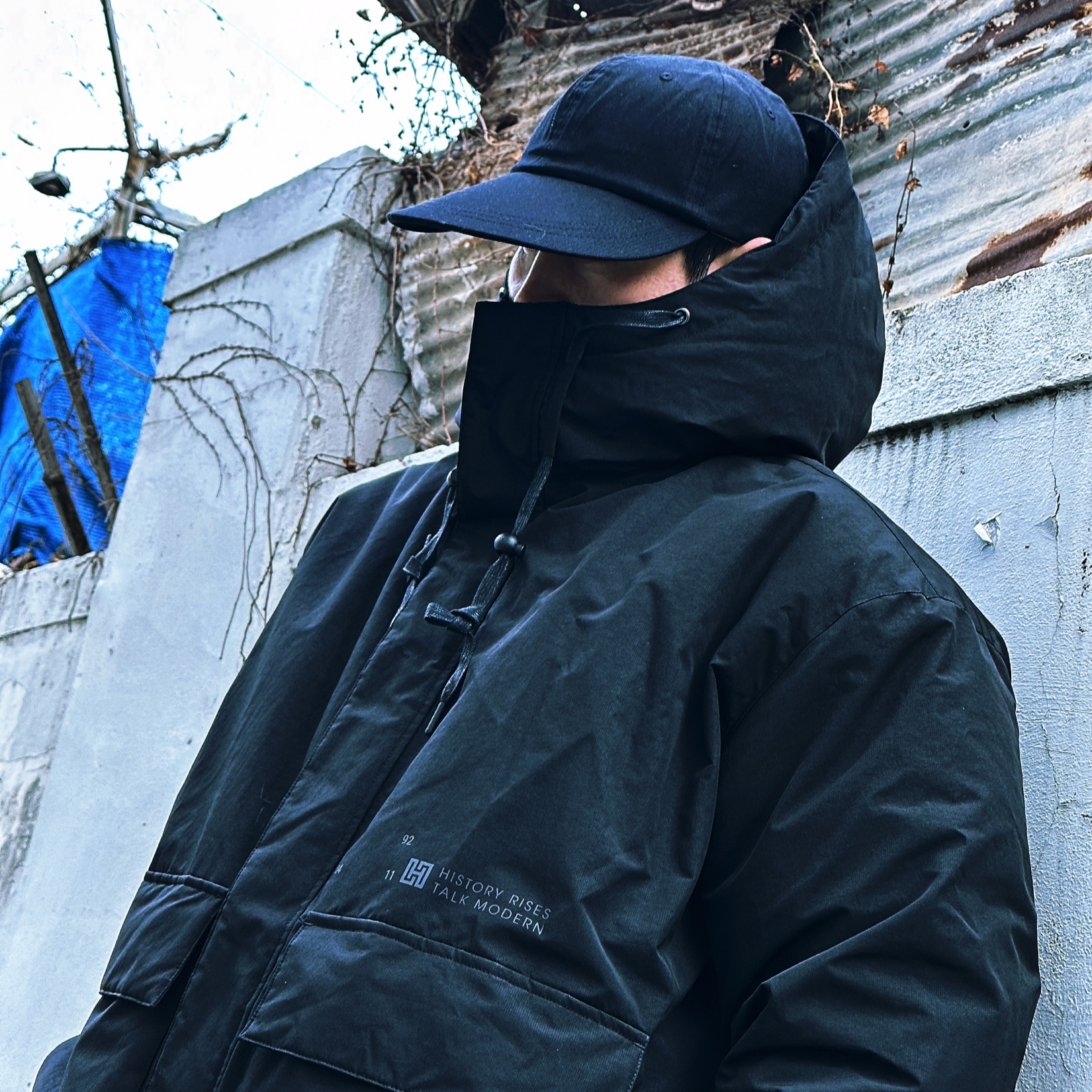 HRTM H112 Over-Sized Duck Down Jacket Black 착용 스타일 - 3
