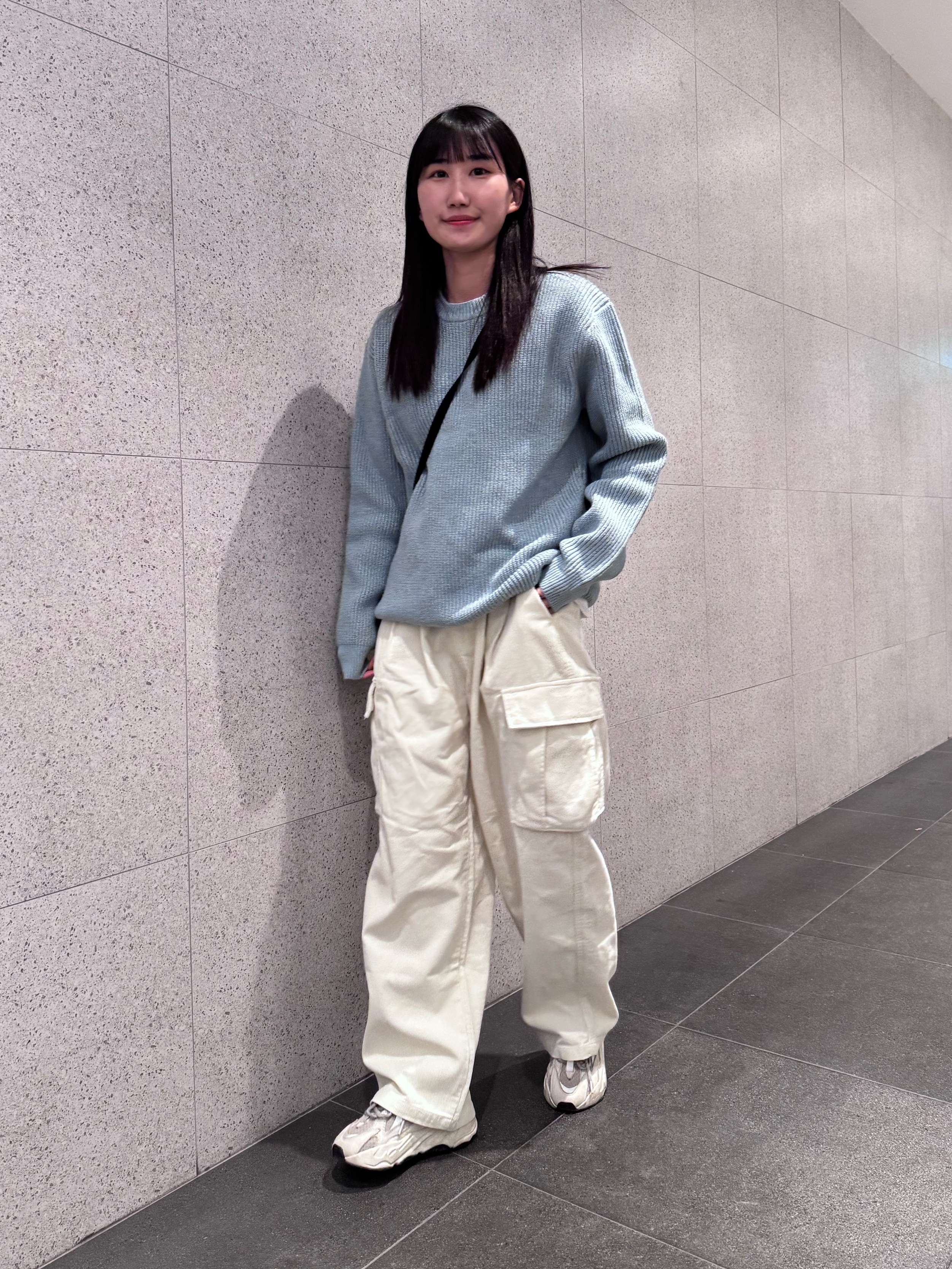 Adidas Yeezy Boost 700 V2 Static 2022 착용 스타일 - 2