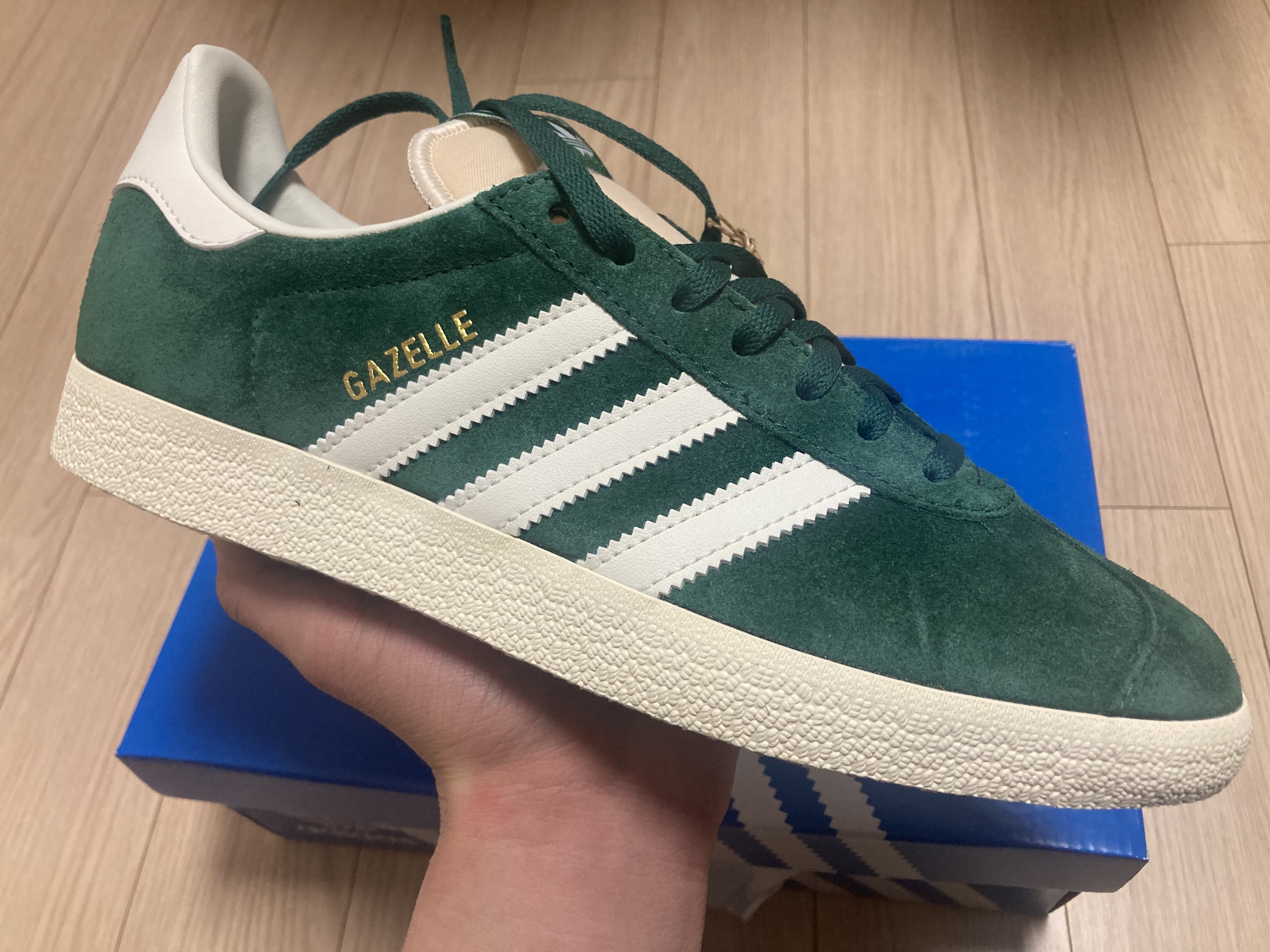 Adidas Gazelle Dark Green Cream White 착용 스타일 - 2