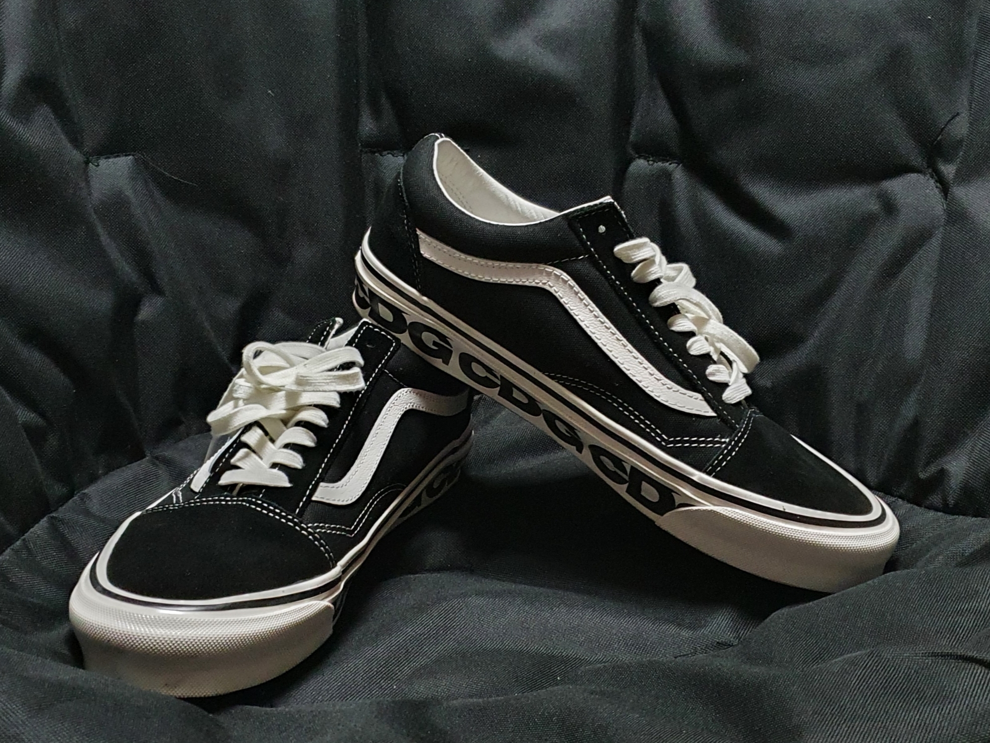 Vans Vault x CDG OG Old Skool LX Side Wall 착용 스타일 - 1