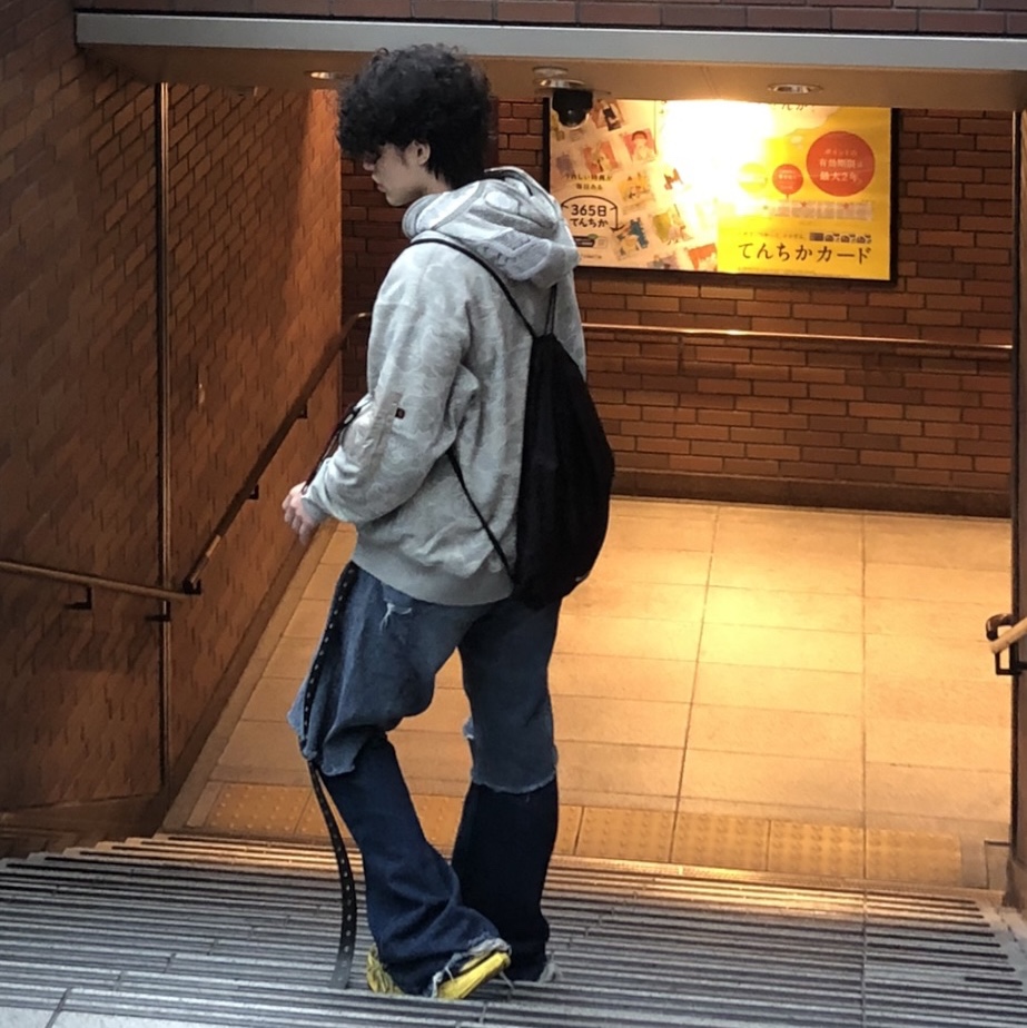 베이프 x 알파 인더스트리 샤크 풀 집 후드 올리브 드랩, 프로젝트 G/R BDSM 벨트 블랙 착용 스타일 - 4