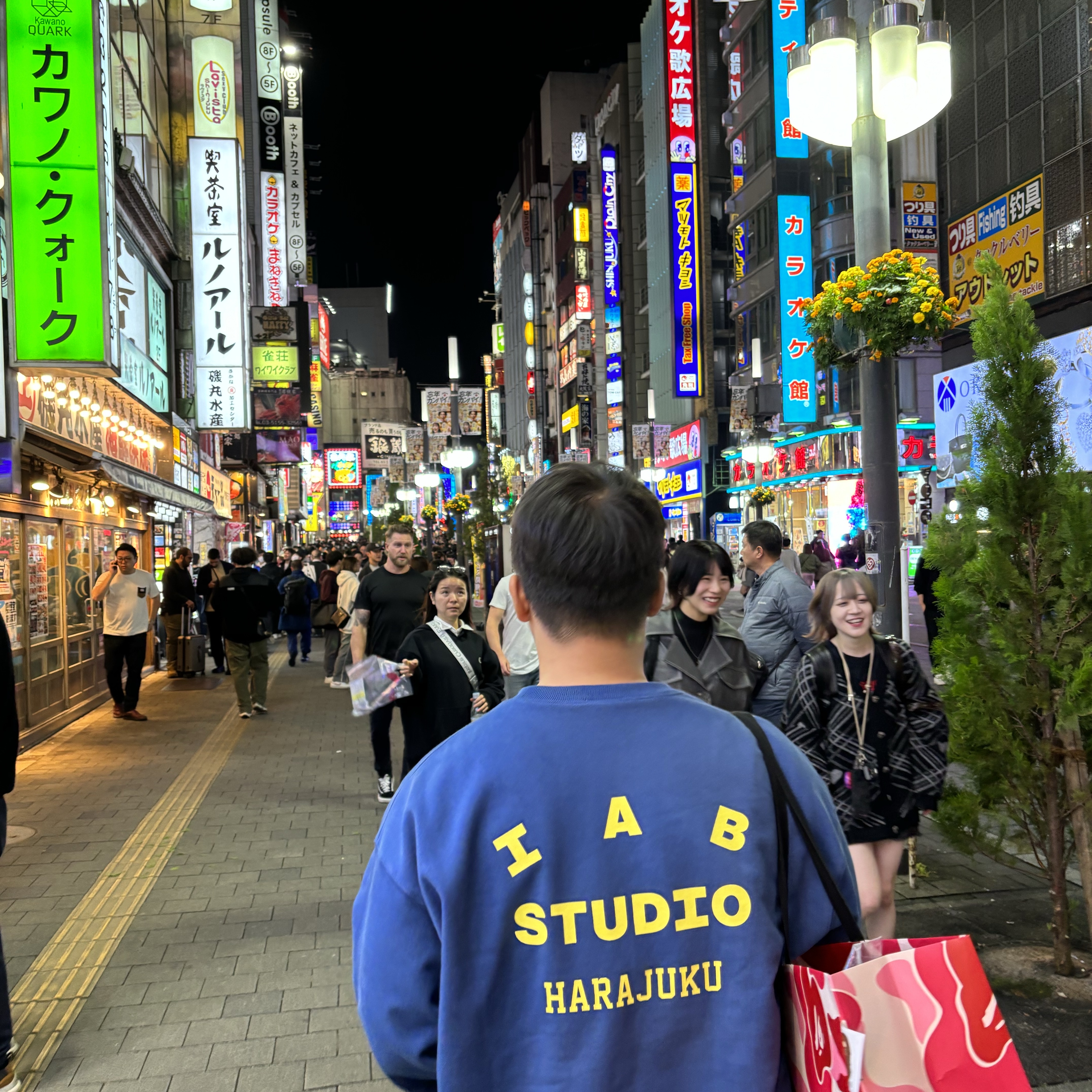 IAB Studio Harajuku Sweatshirt Navy - Harajuku Exclusive 착용 스타일 - 2