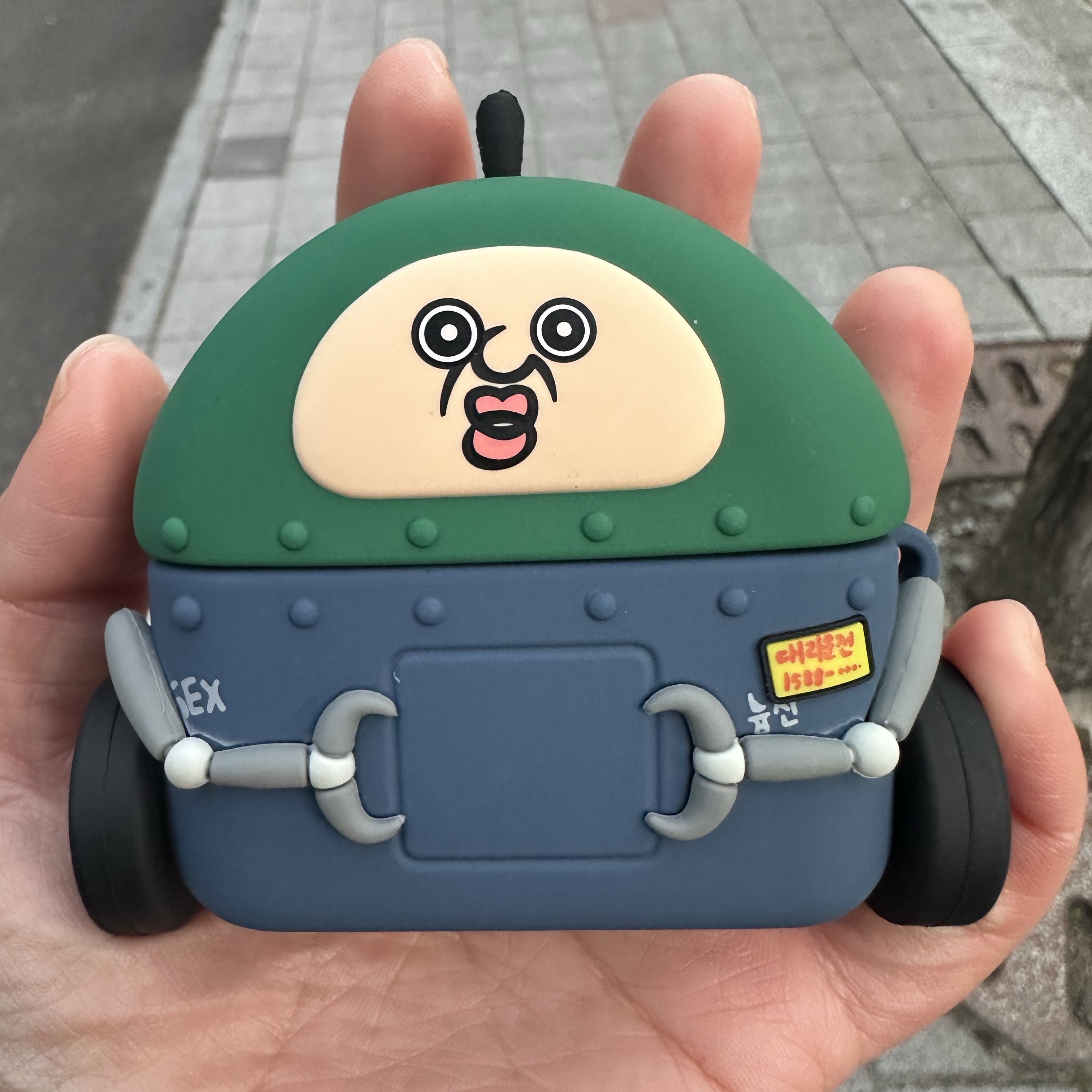 Bbangbbang Robot Airpods Pro 2nd Gen Case 착용 스타일