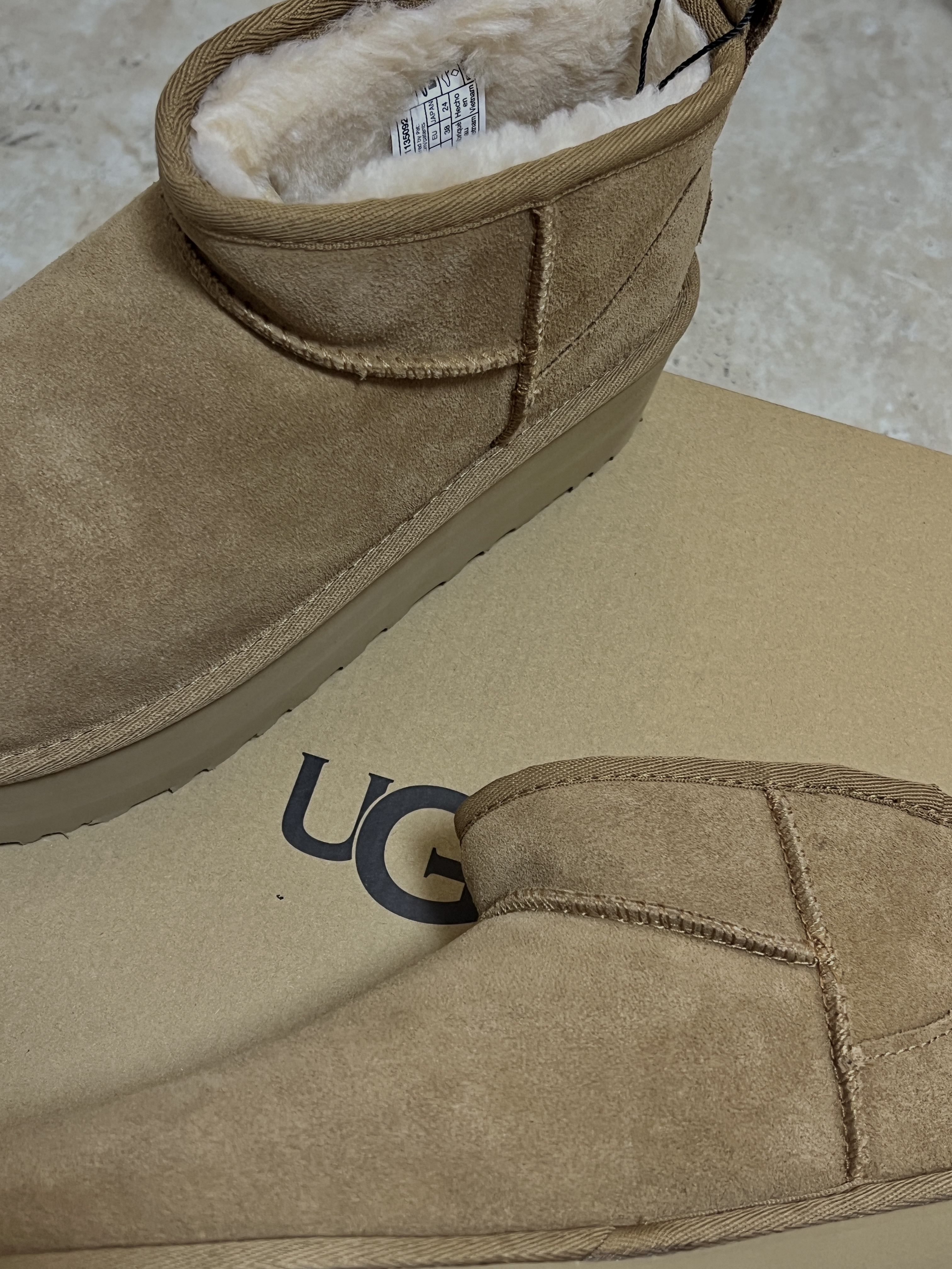 (W) UGG Classic Ultra Mini Platform Boots Chestnut 착용 스타일