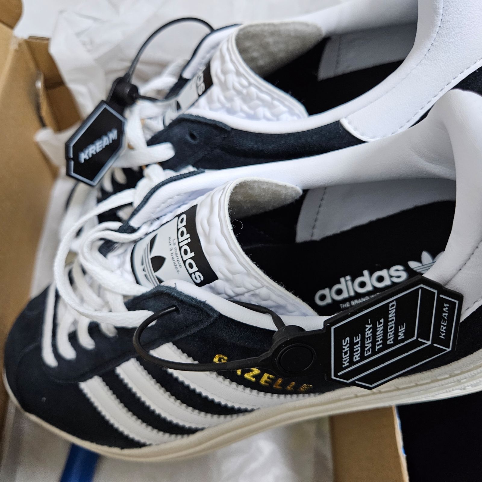 (W) Adidas Gazelle Bold Core Black Cloud White 착용 스타일