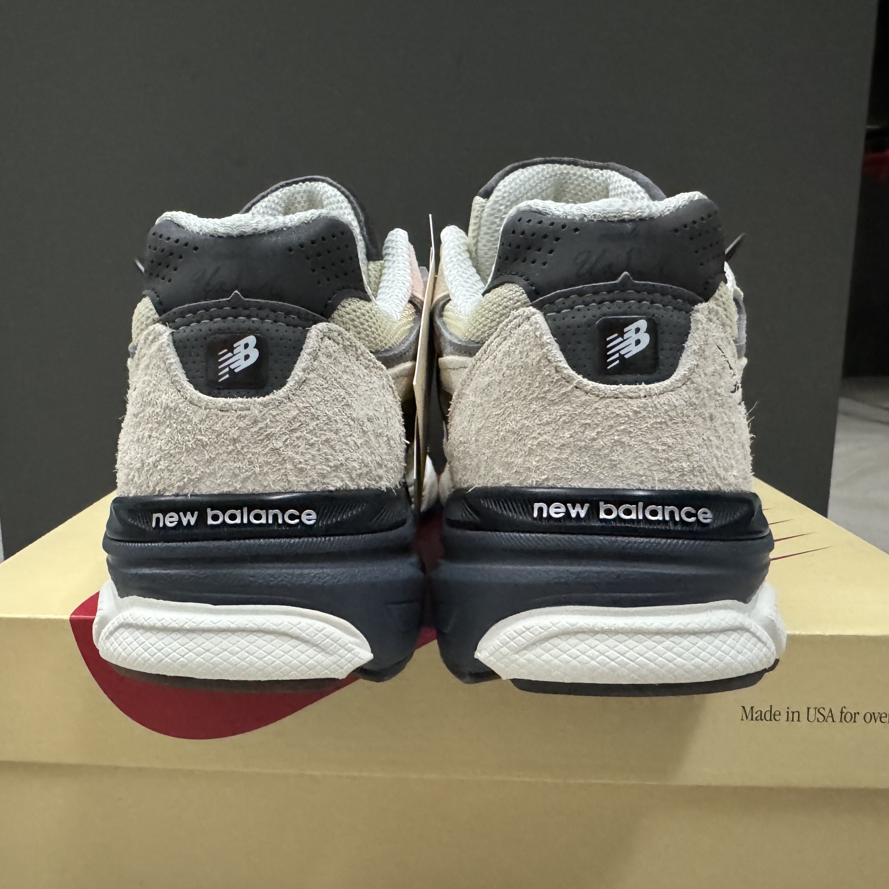 New Balance 990v3 Made in USA Moonbeam Macadamia Nut 착용 스타일 - 4