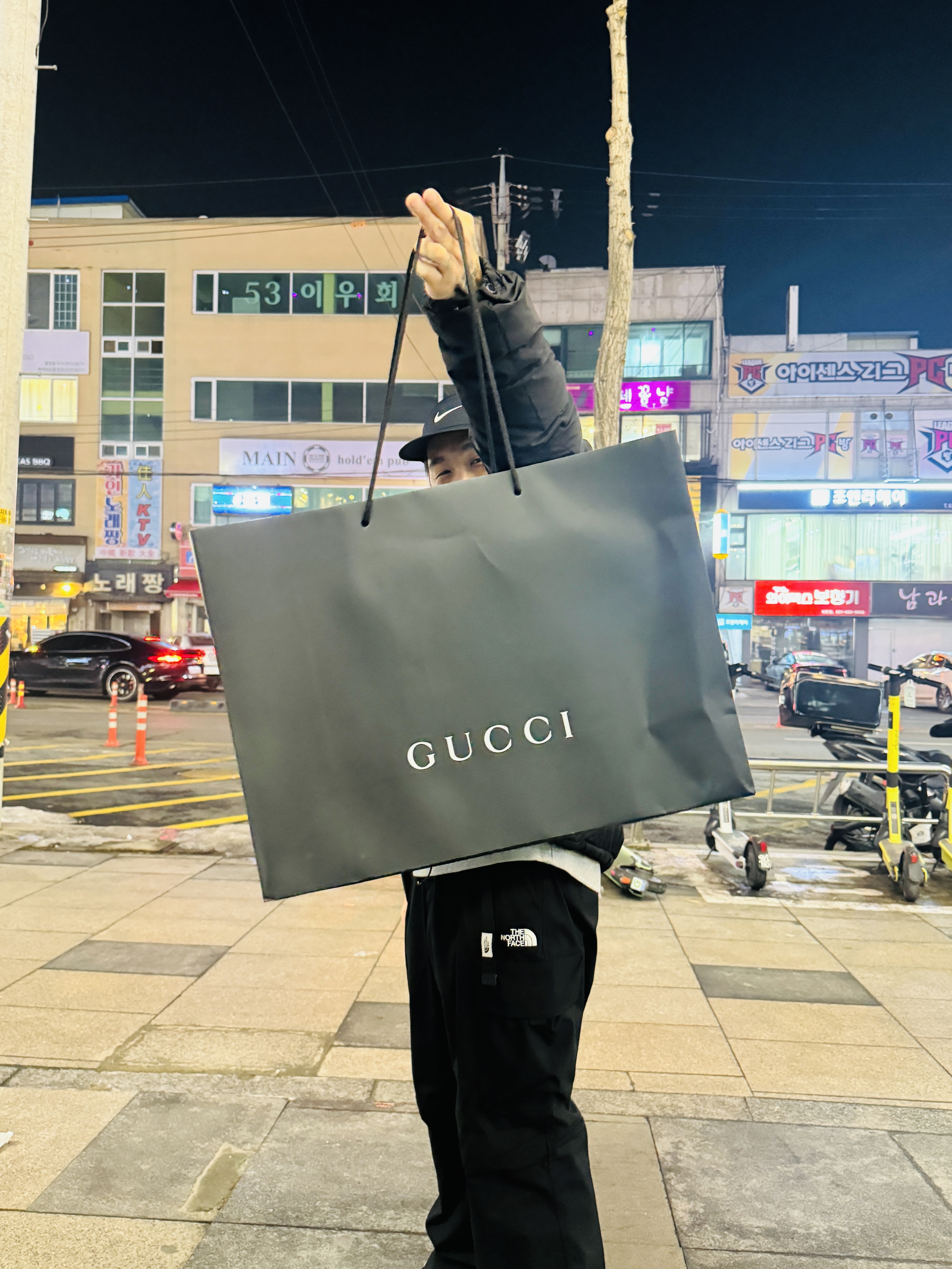 (W) Gucci x Adidas ZX8000 Sneaker Beige GG Canvas 착용 스타일 - 5