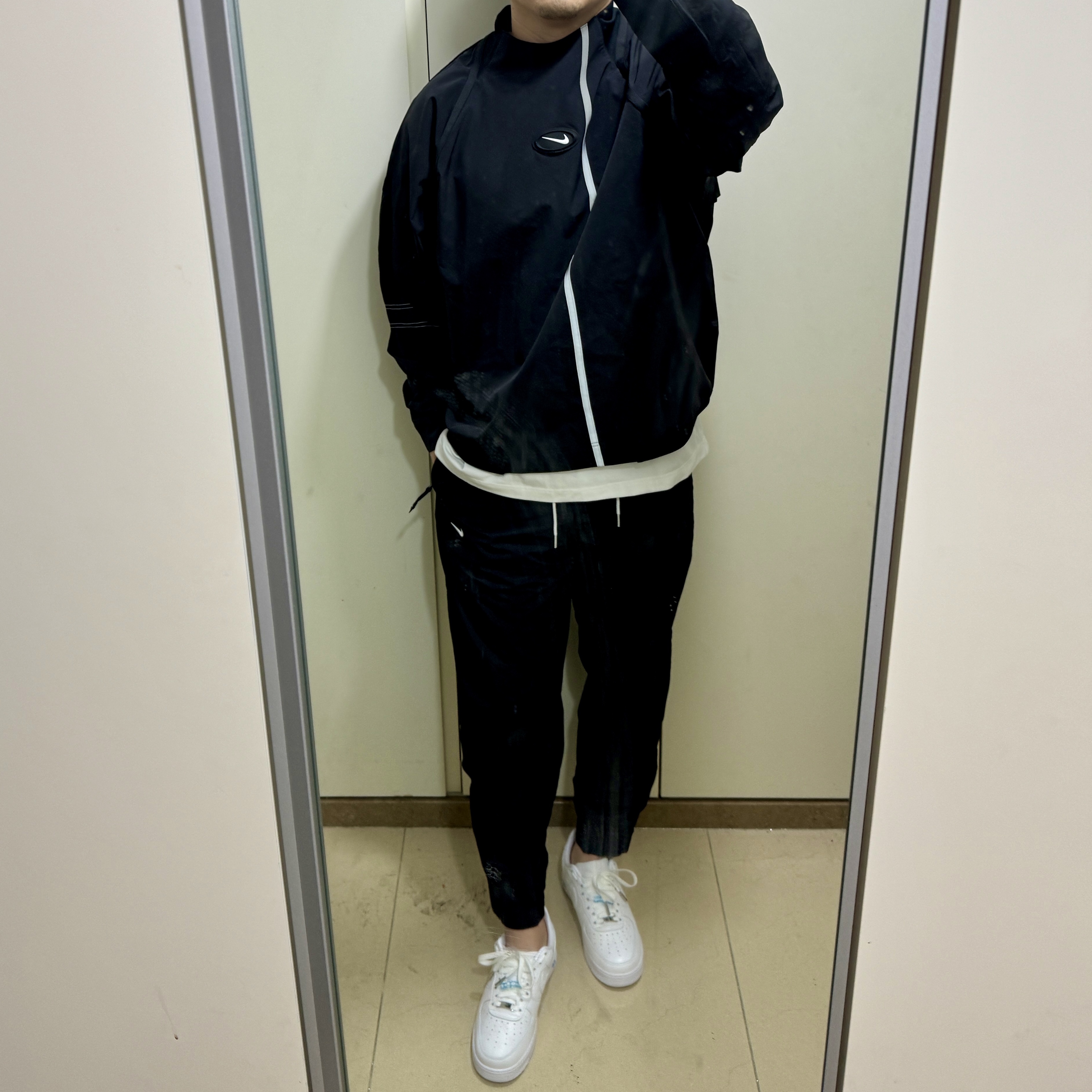 (W) Nike x Drake Nocta NRG LR L/S Crew Black (DV3631-010), Nike NRG Solo Swoosh Woven Track Pants Black White - Asia 착용 스타일 - 1