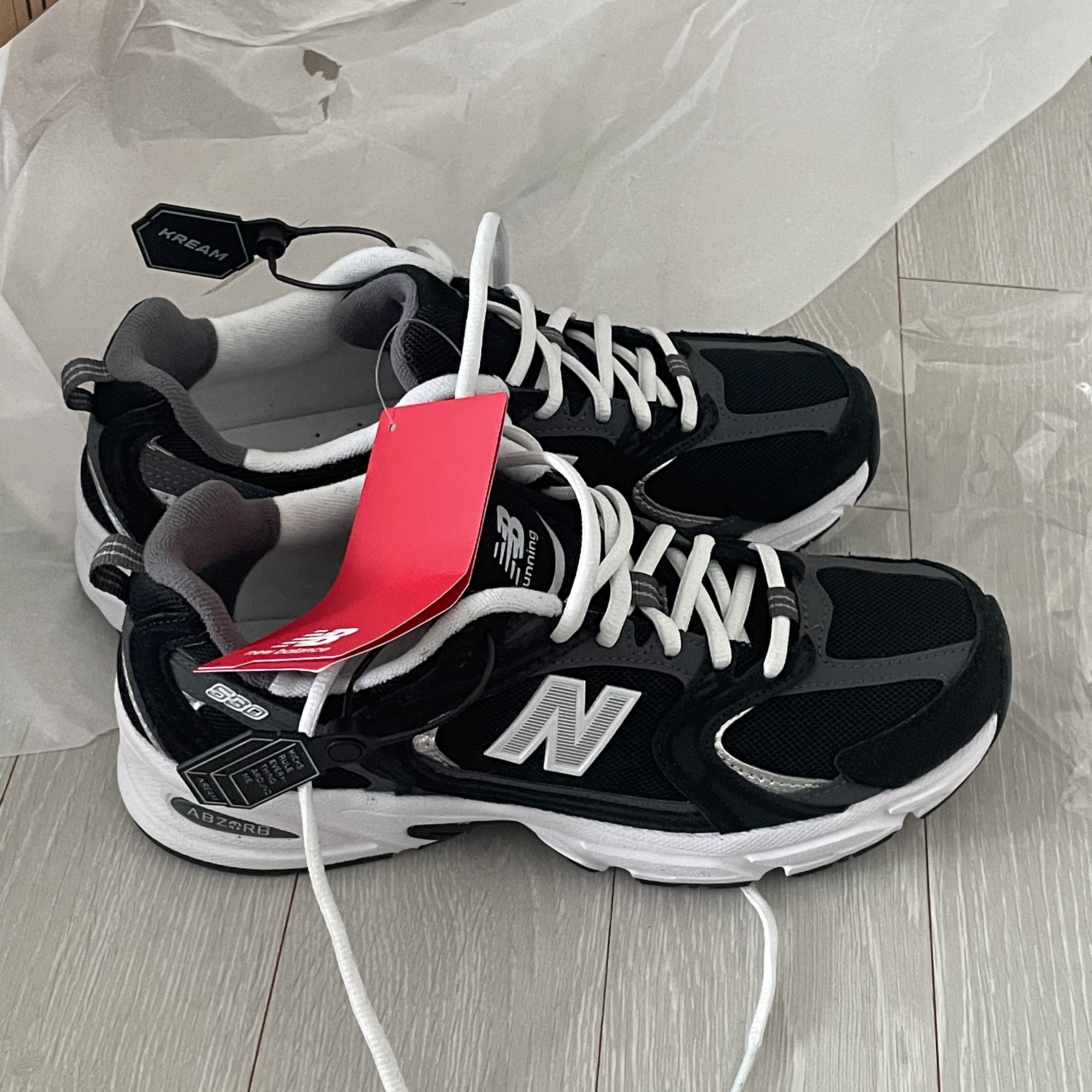 New Balance 530 Classic Black 착용 스타일