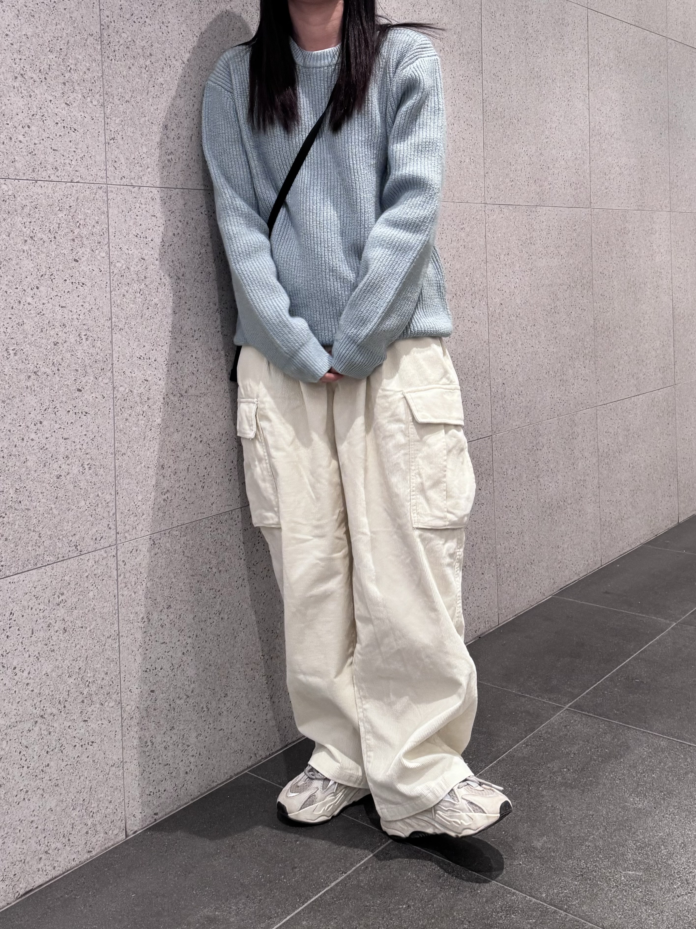 Adidas Yeezy Boost 700 V2 Static 2022 착용 스타일 - 4