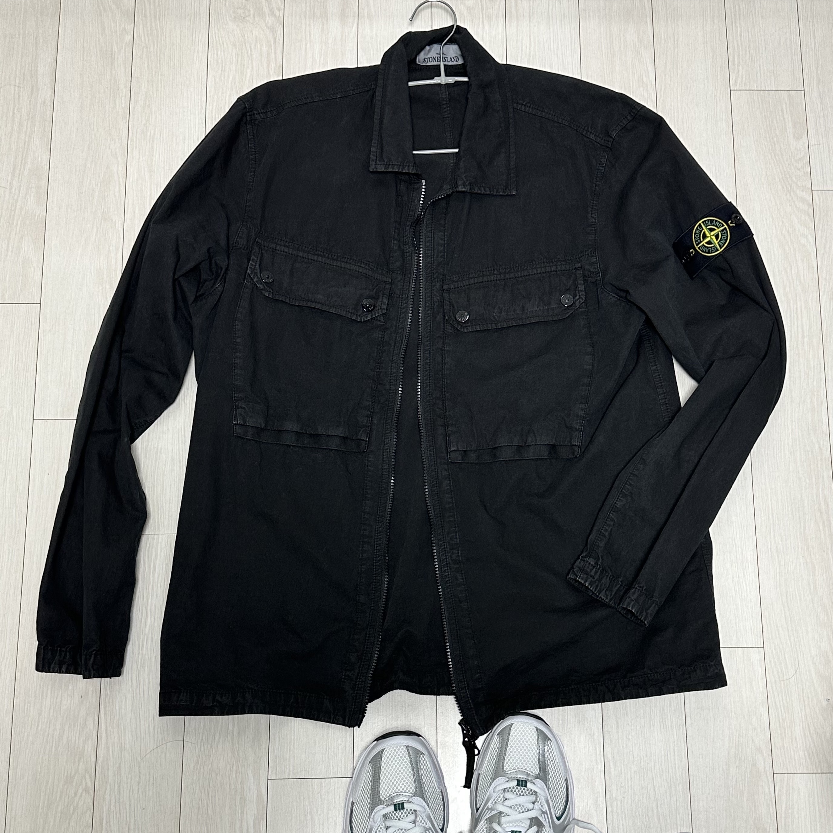 Stone Island 102WN Brushed Organic Cotton Overshirt Black - 23FW 착용 스타일