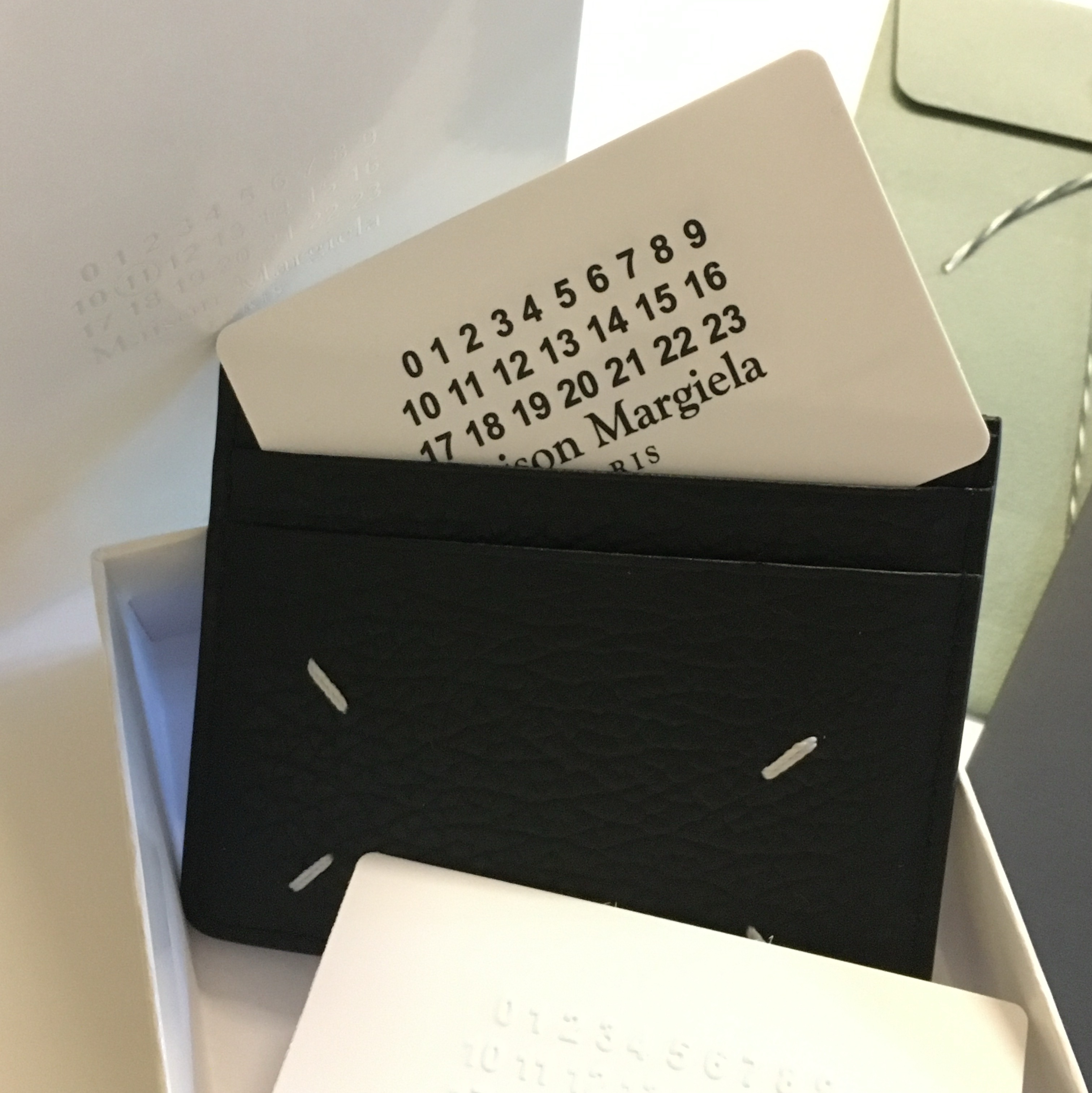 Maison Margiela Stitch Card Holder Black 착용 스타일