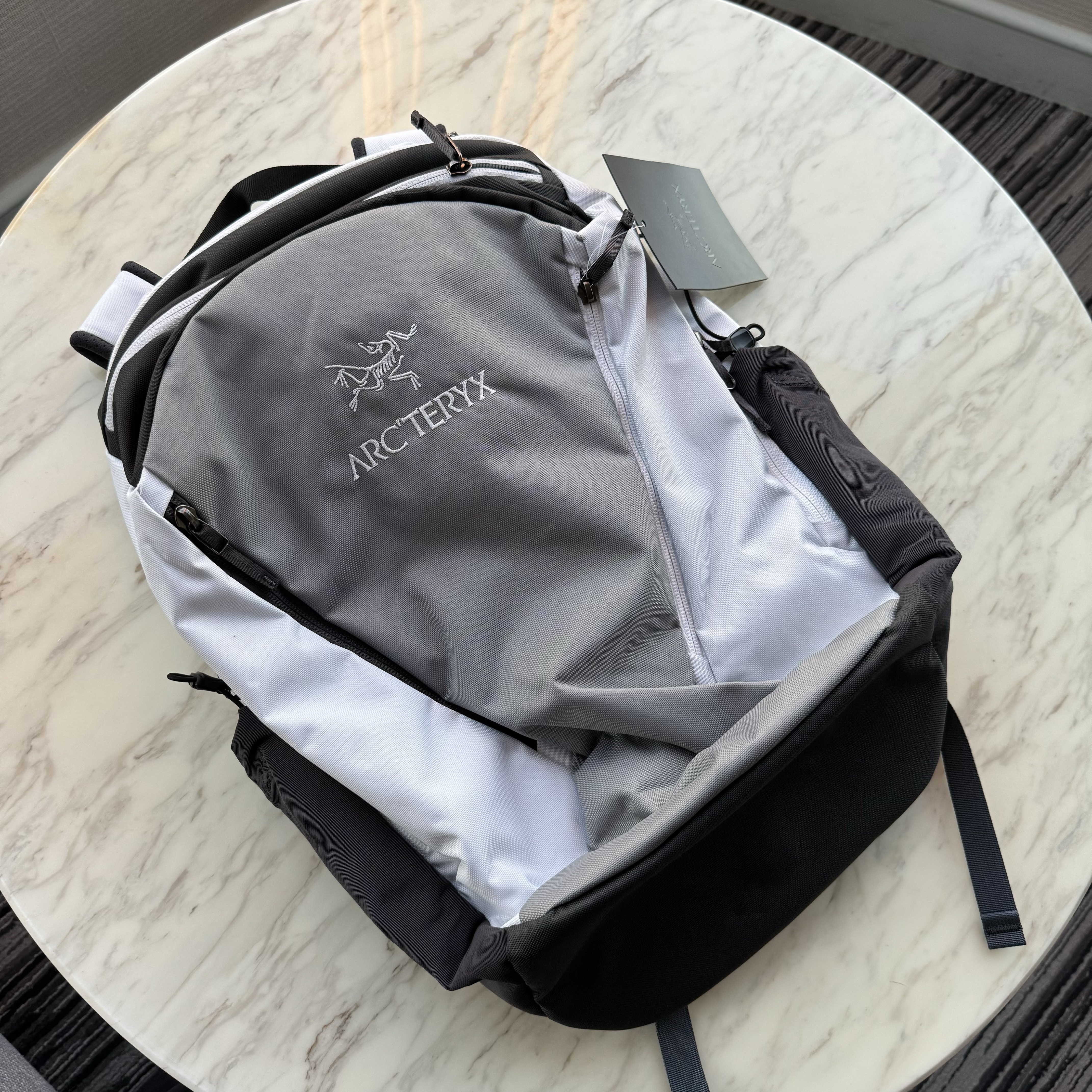 Arc'teryx x Beams Mantis 26 Backpack Tranquil 착용 스타일