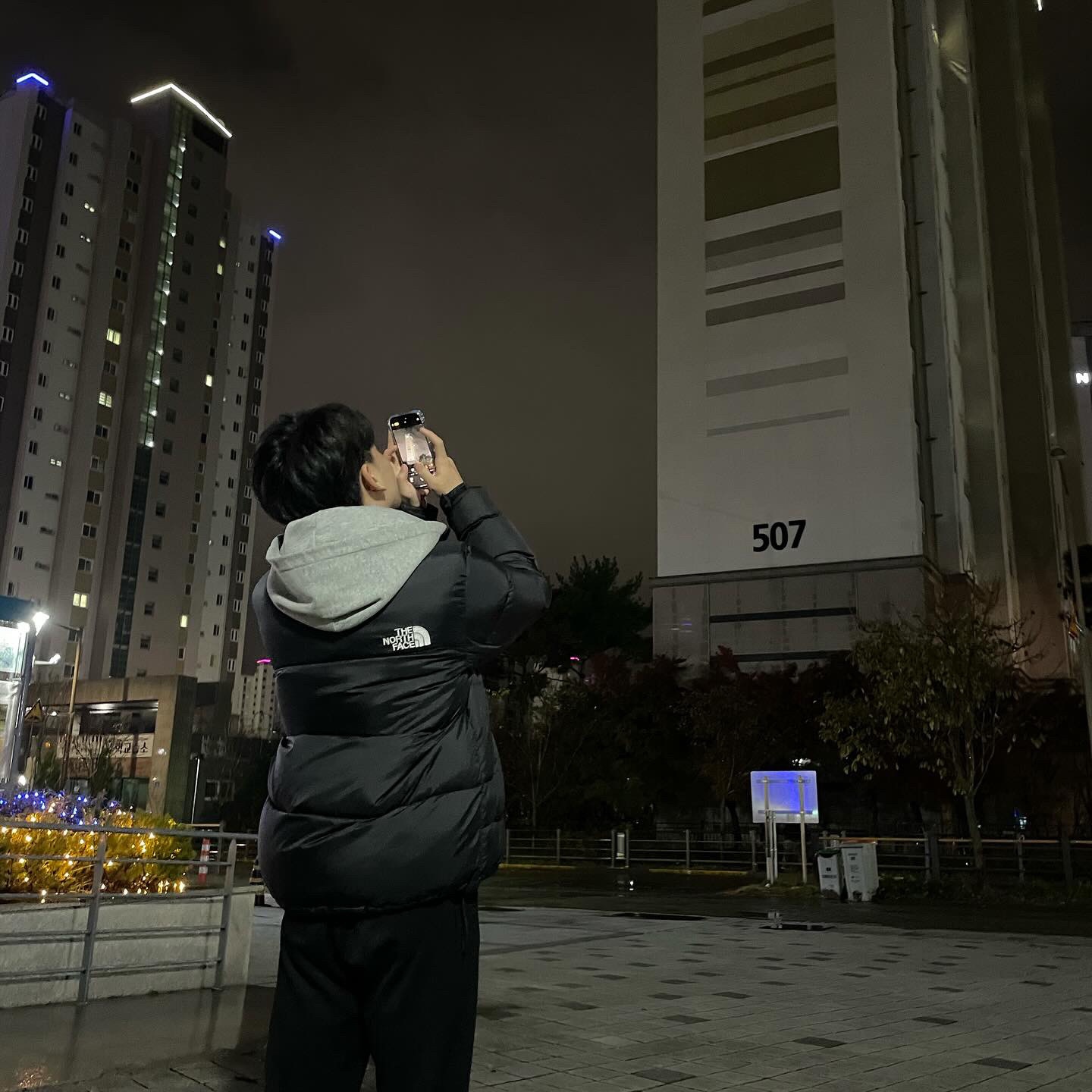 The North Face 1996 Eco Nuptse Jacket Black 착용 스타일