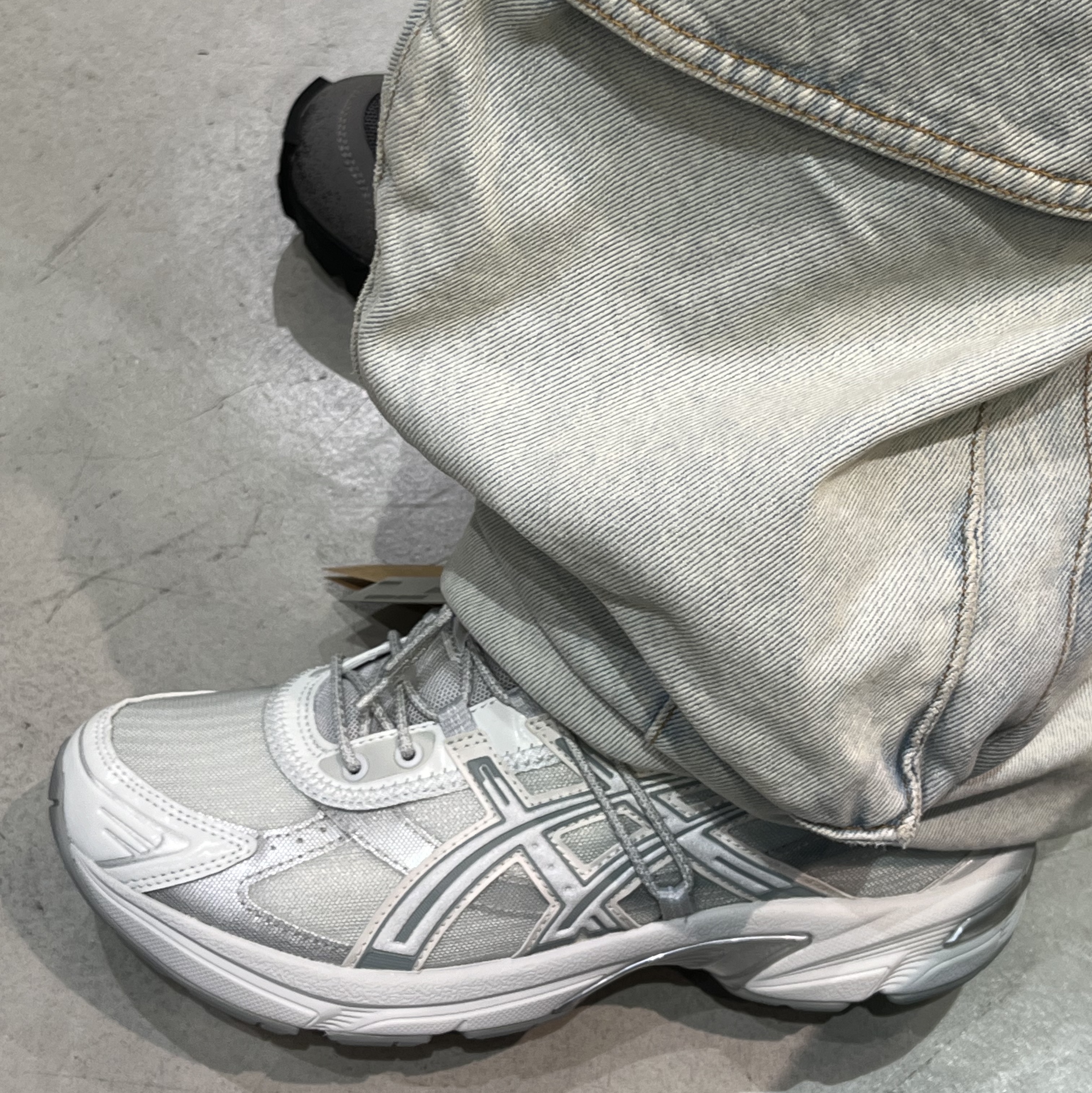 Asics x Atmos x Ojos Gel-1130 RE Glacier Grey Pure Silver 착용 스타일