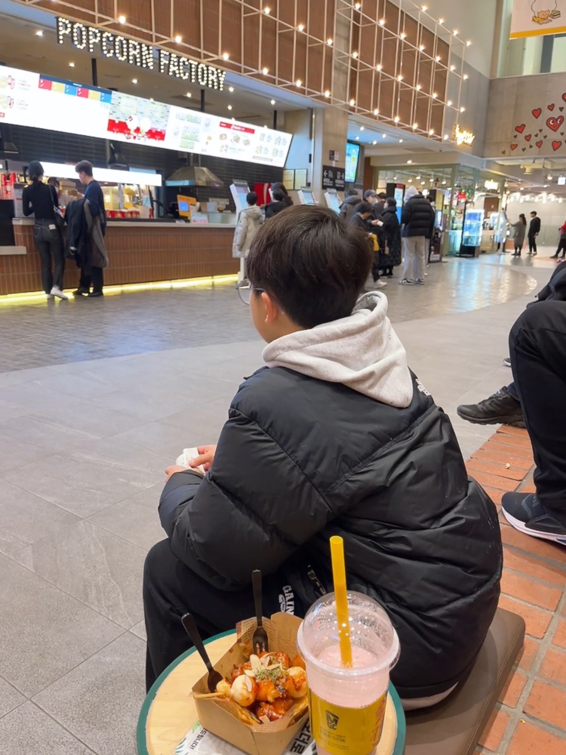 The North Face 1996 Retro Nuptse Jacket Black, Nike x Supreme Air Force 1 Low Black 착용 스타일 - 7