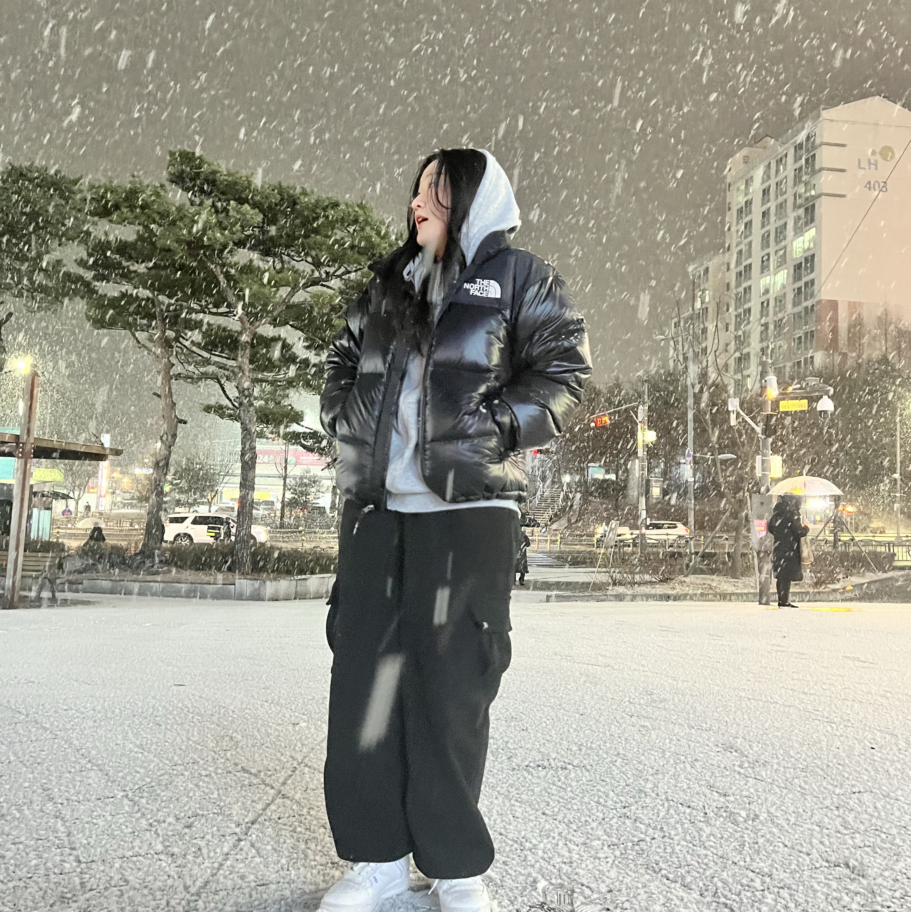The North Face 1996 Eco Nuptse Jacket Real Black 착용 스타일 - 2