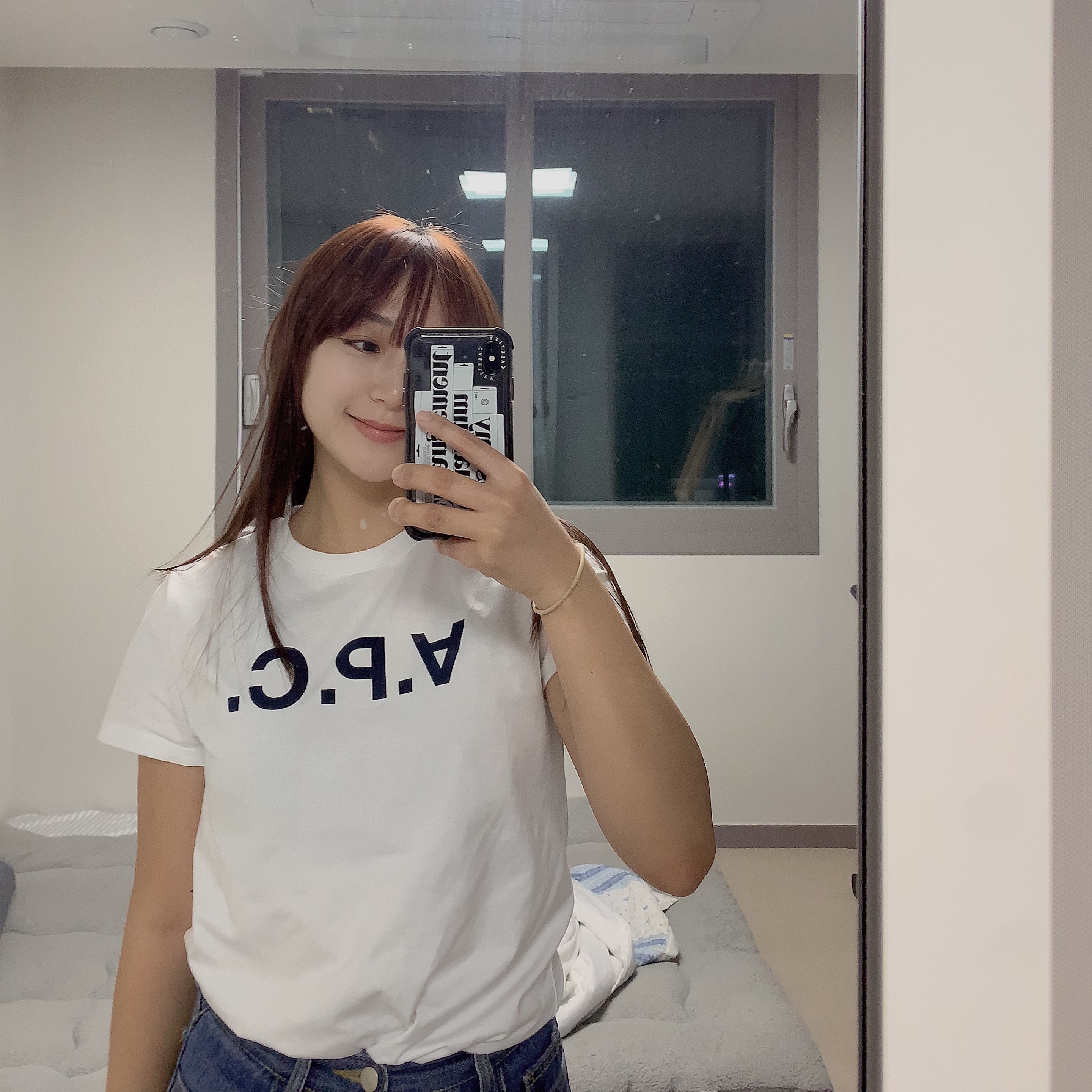 (W) A.P.C. VPC T-Shirt White Dark Navy 착용 스타일
