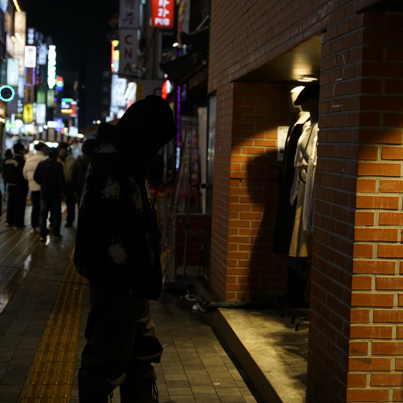 Ourpas 075 Glitter Logo Hoodie, Ourpas 074 Dirty Zip Hoodie 착용 스타일 - 1