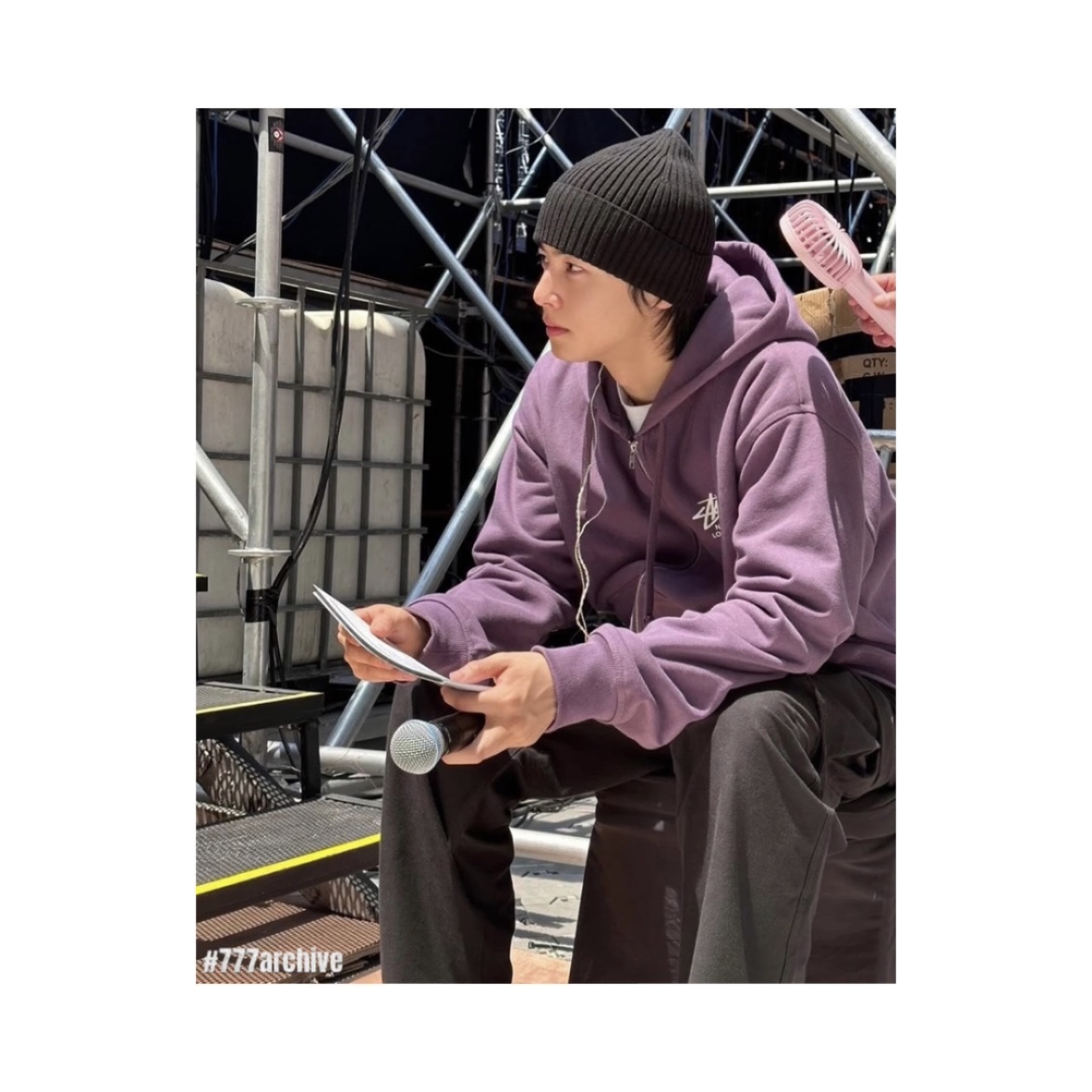 Stussy World Tour Zip Hoodie Grape 2023 착용 스타일 - 1