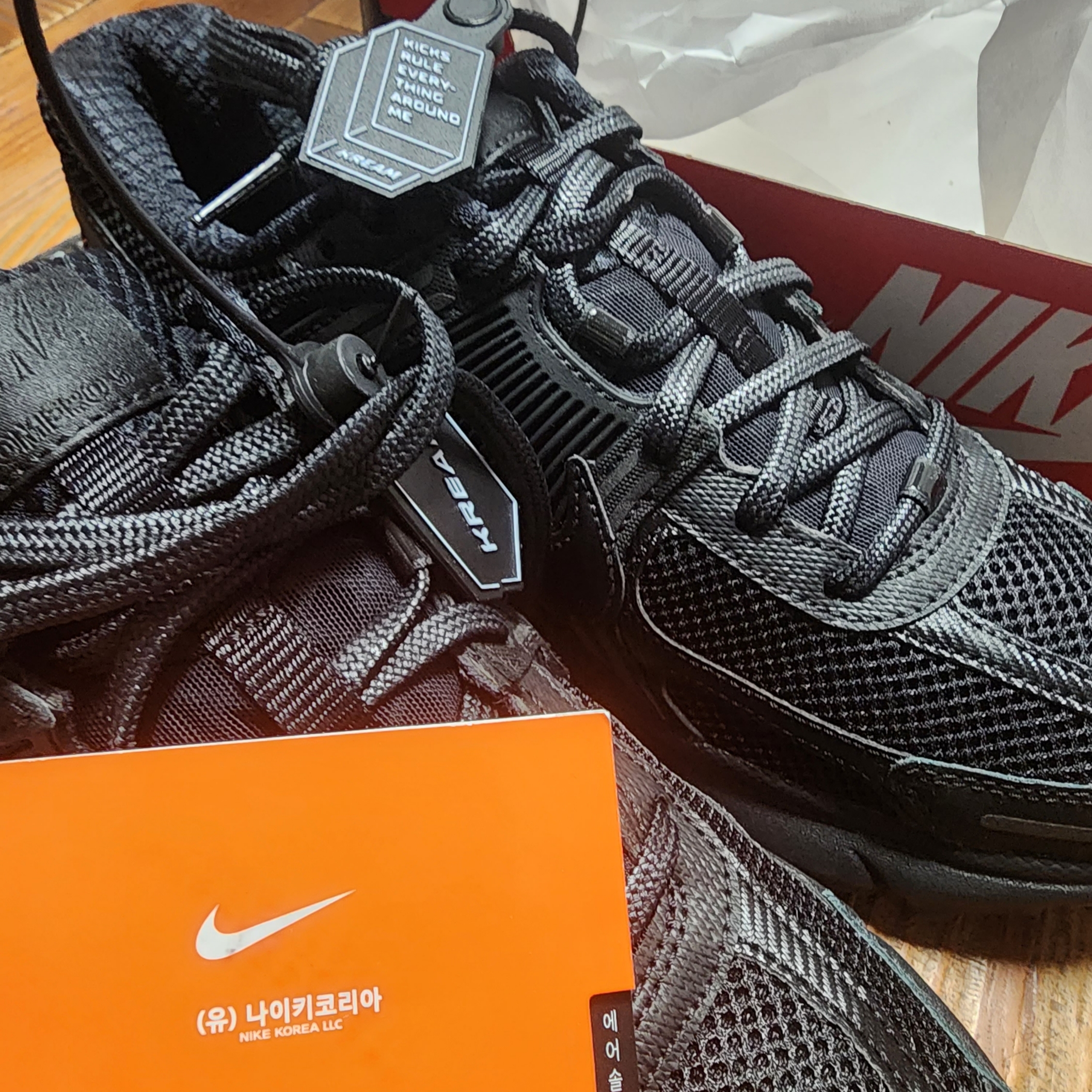 Nike Zoom Vomero 5 SP Black 착용 스타일