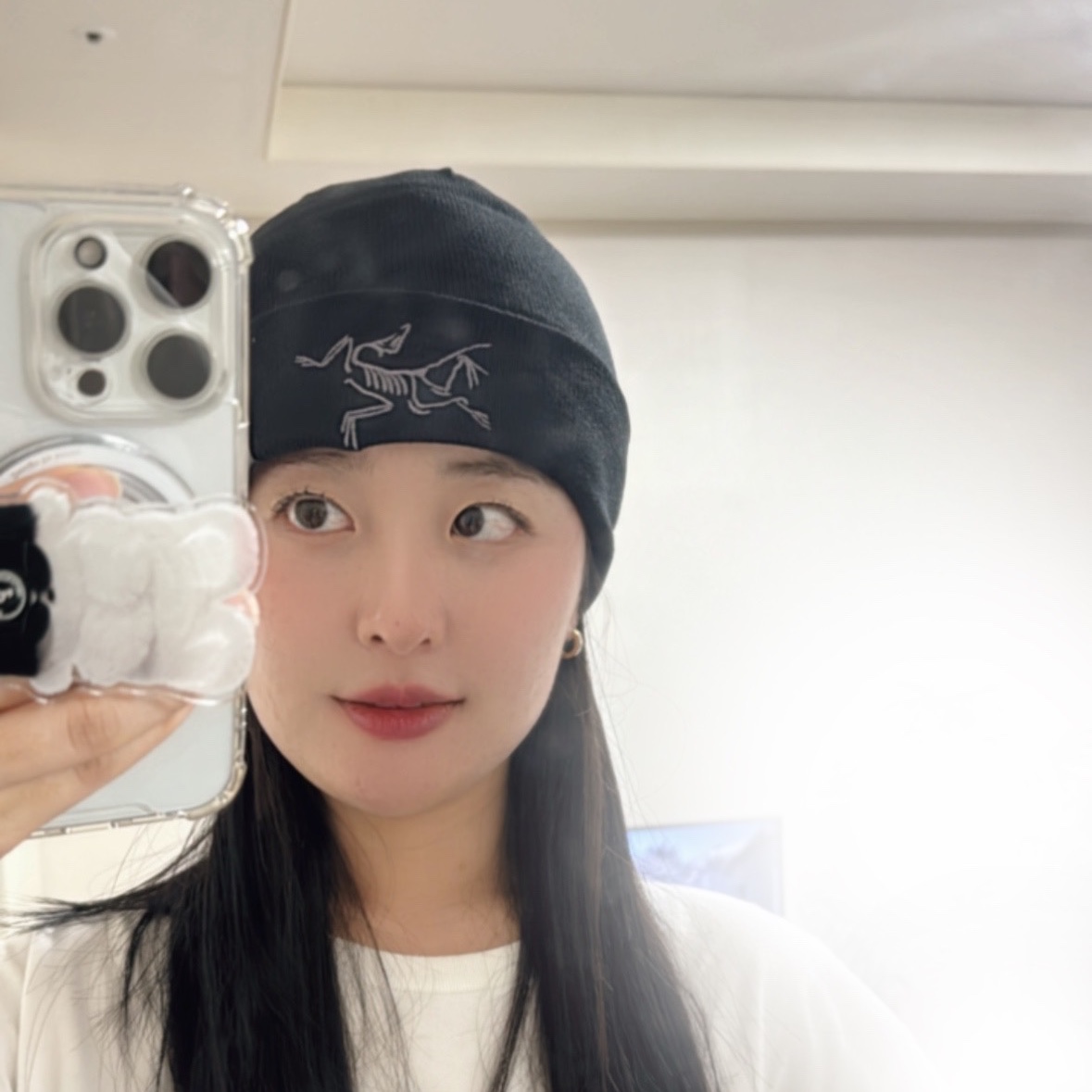 Arc'teryx Embroidered Bird Toque Black 착용 스타일