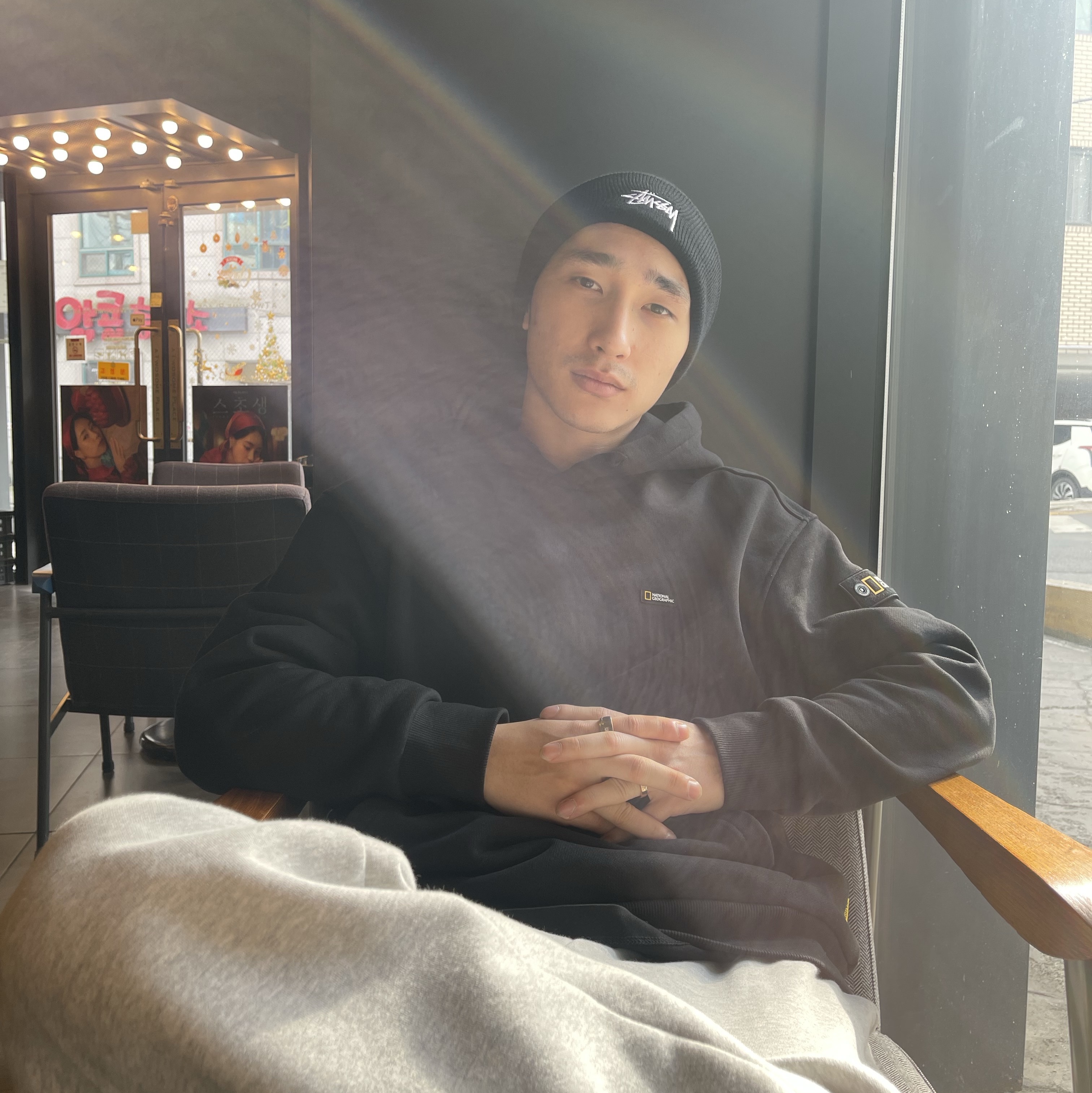 Stussy Stock Cuff Beanie Black 착용 스타일